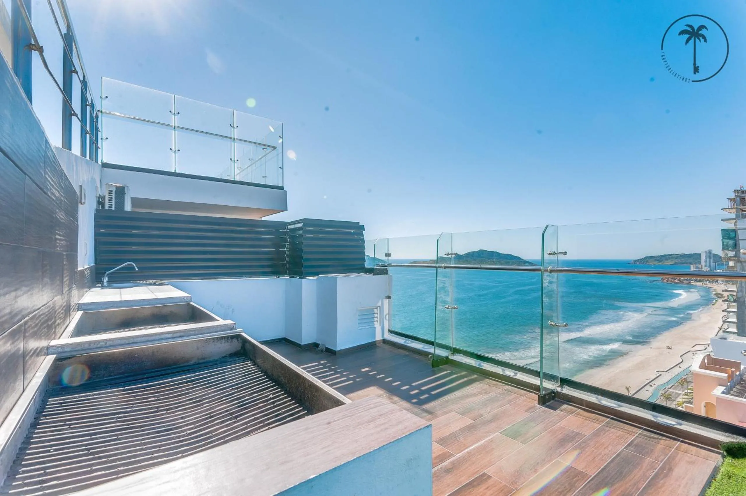 Balcony/Terrace in Moderno condominio con vista al mar!