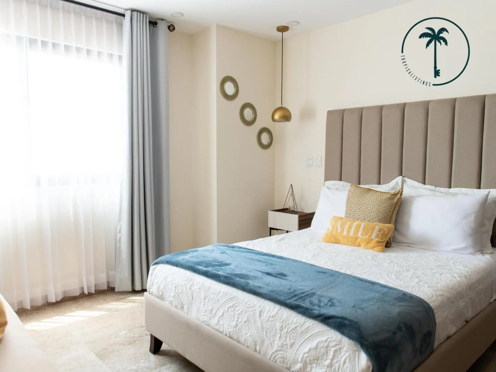 Bed in Moderno condominio con vista al mar!