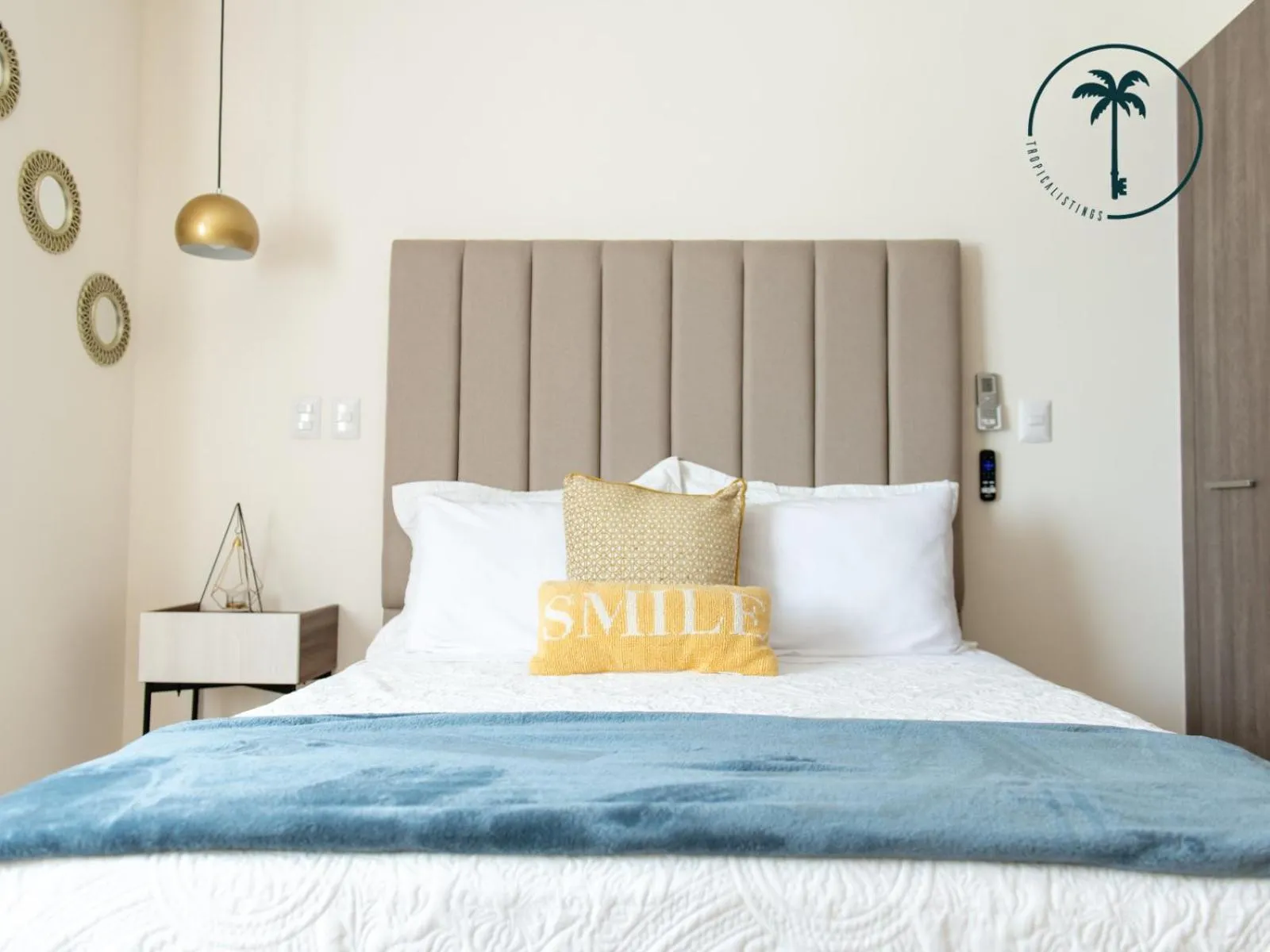 Bed in Moderno condominio con vista al mar!