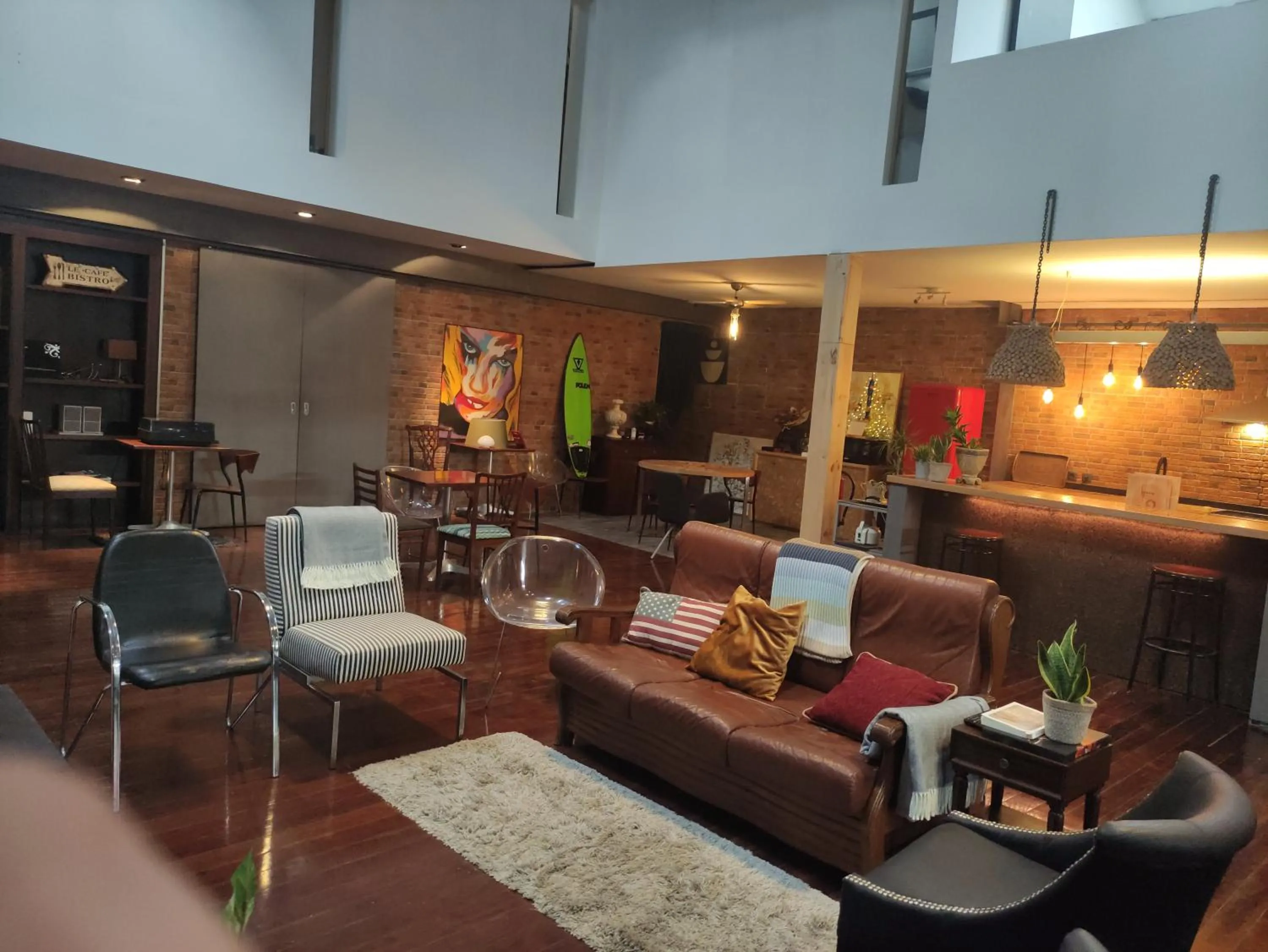 Living room in Caruma Surf Hostel