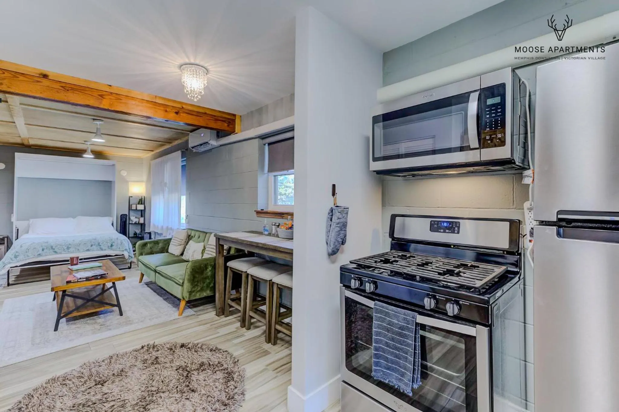 Bed in The Moose at Memphis Downtown & Victorian Village