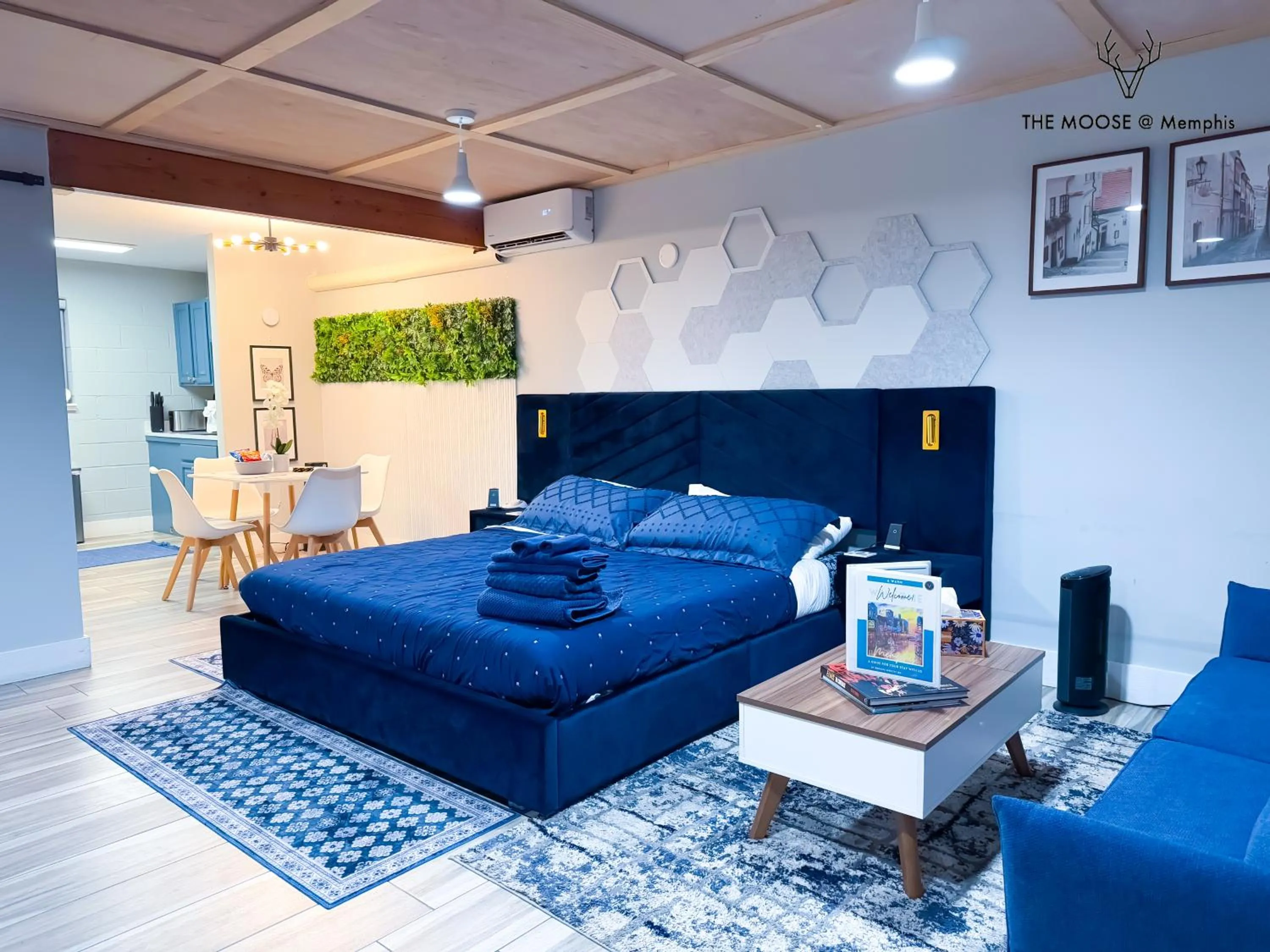 Bed in The Moose at Memphis Downtown & Victorian Village