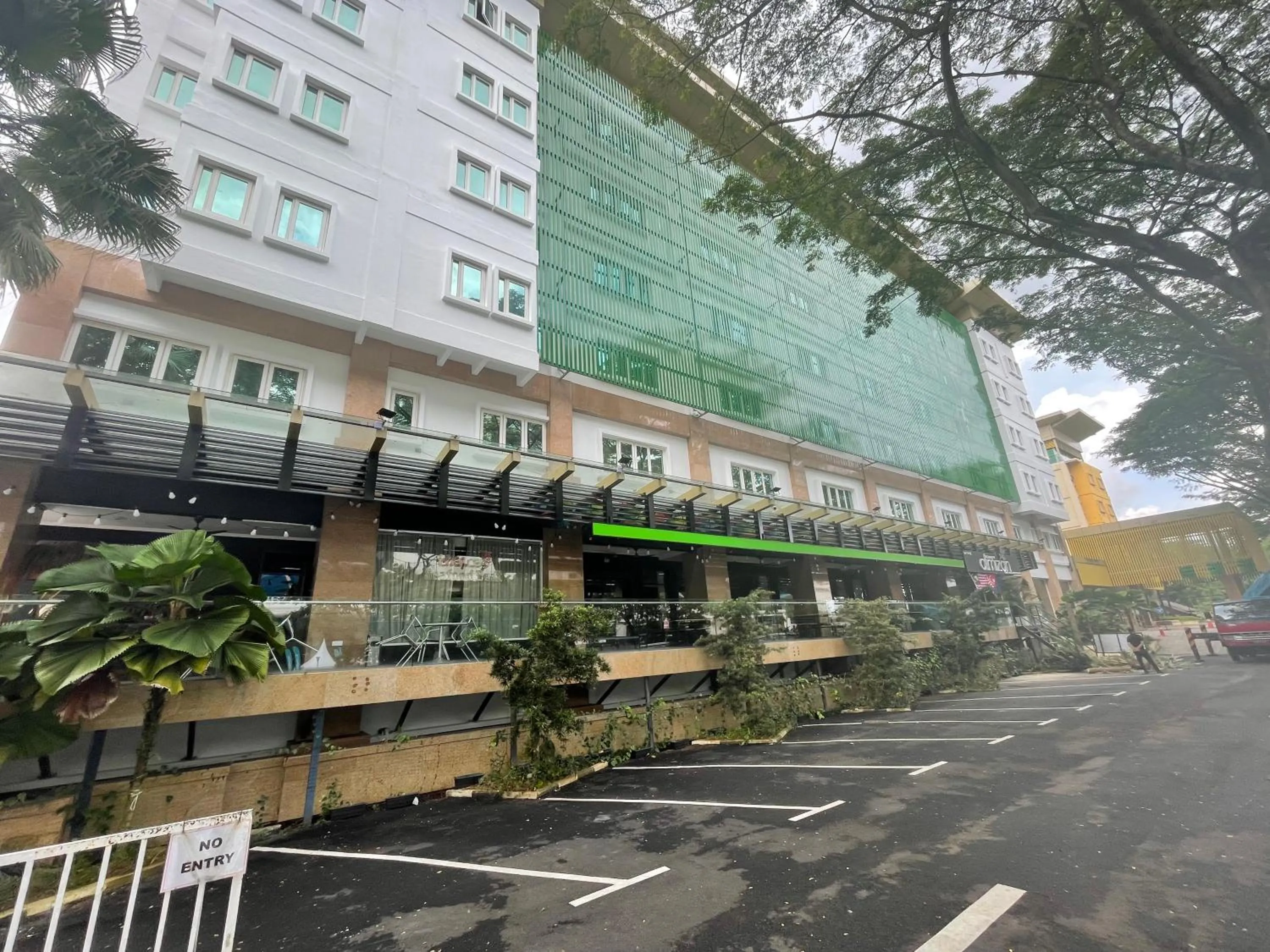 Facade/entrance in The Avenue M