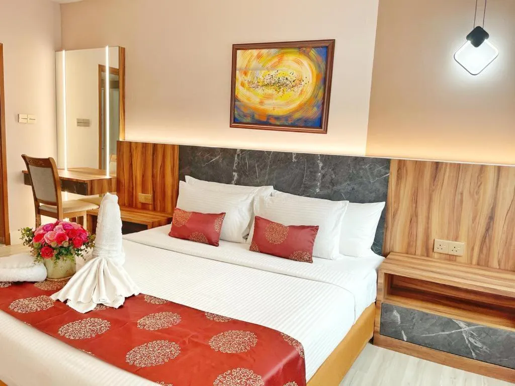 Seating area, Bed in The Avenue M