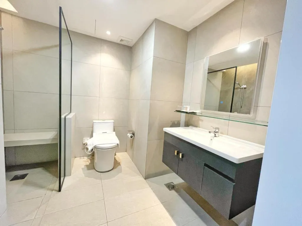 Bathroom in The Avenue M