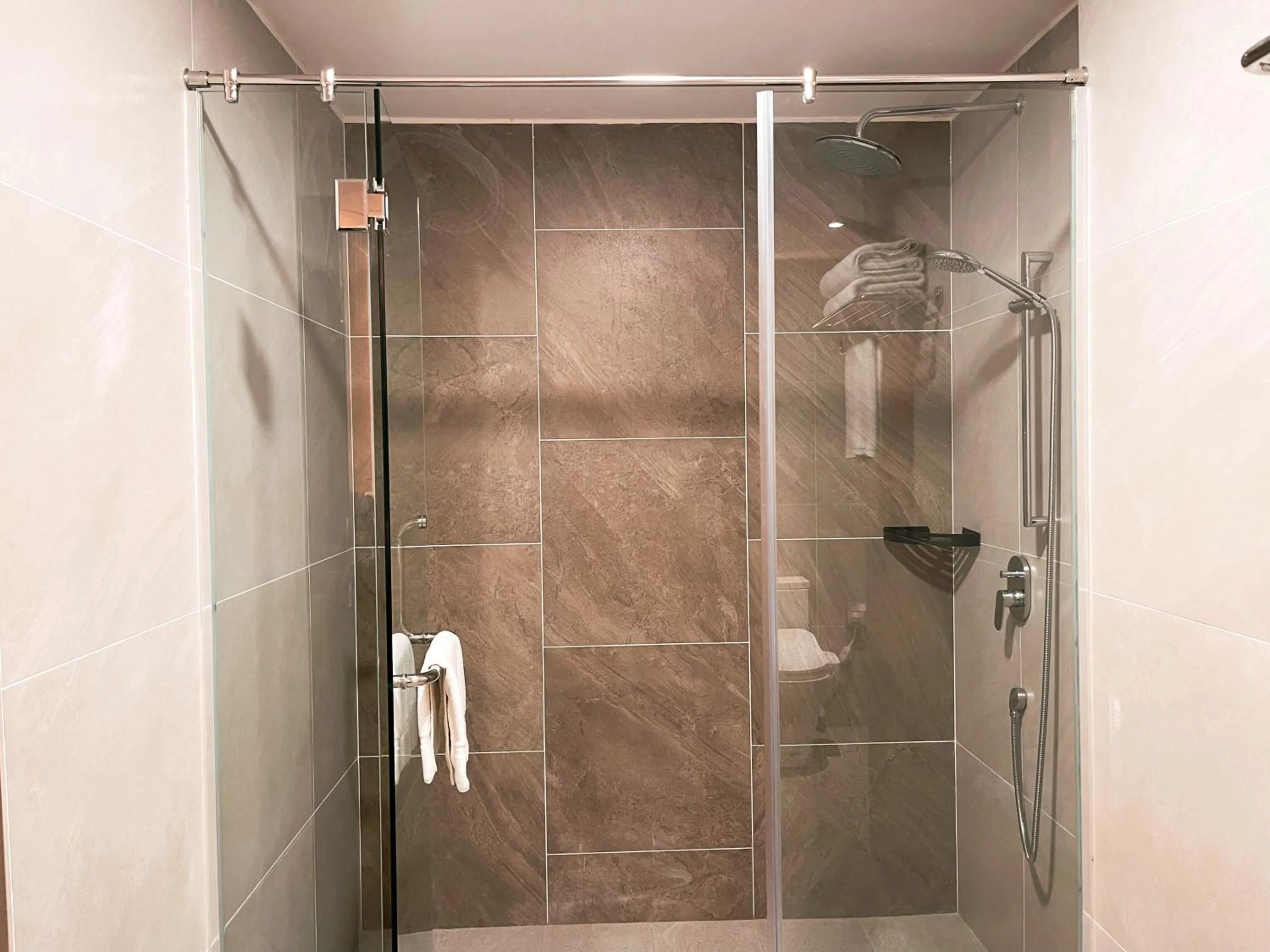 Shower in The Avenue M