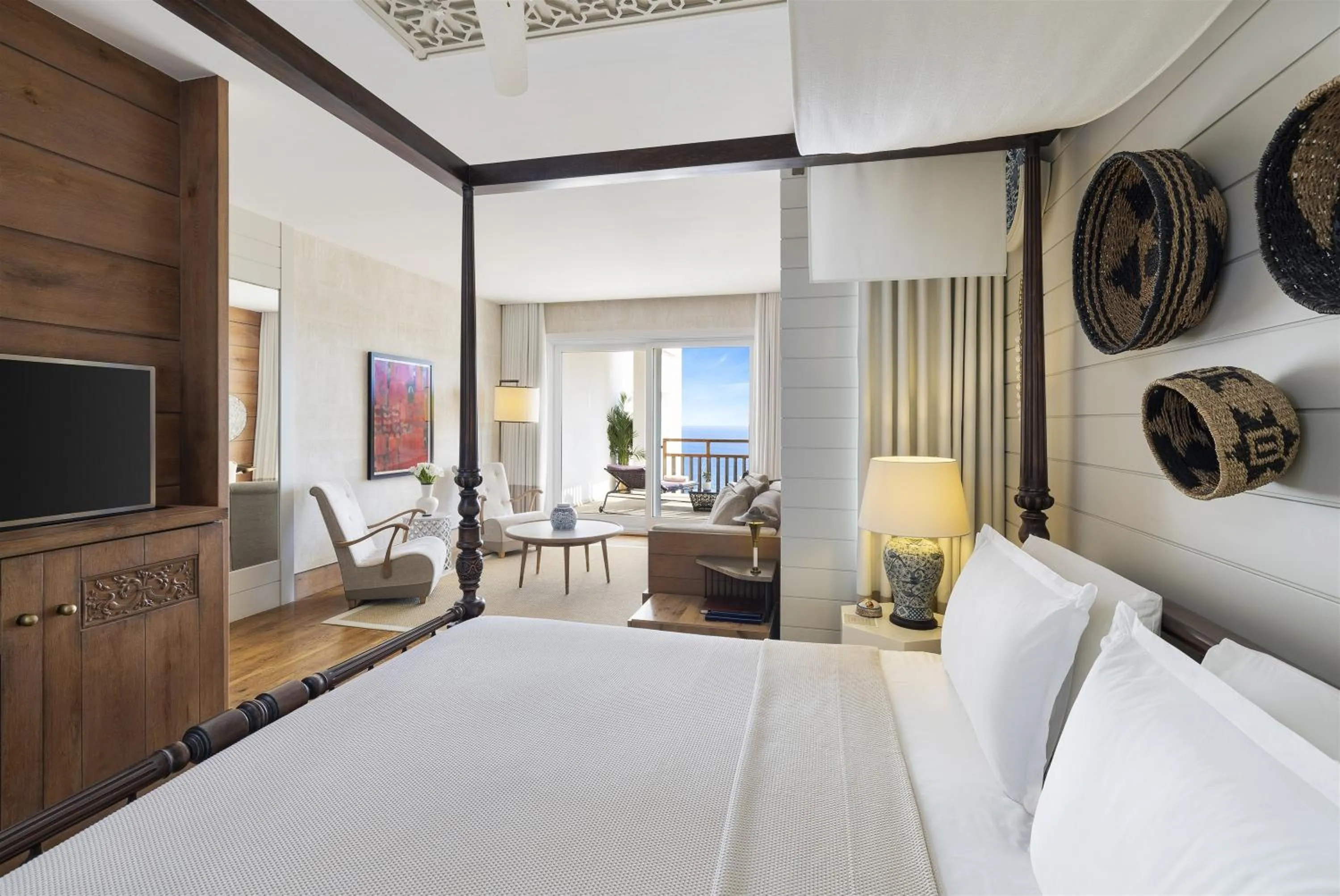 Communal lounge/ TV room, Bed in Kempinski Hotel Barbaros Bay Bodrum