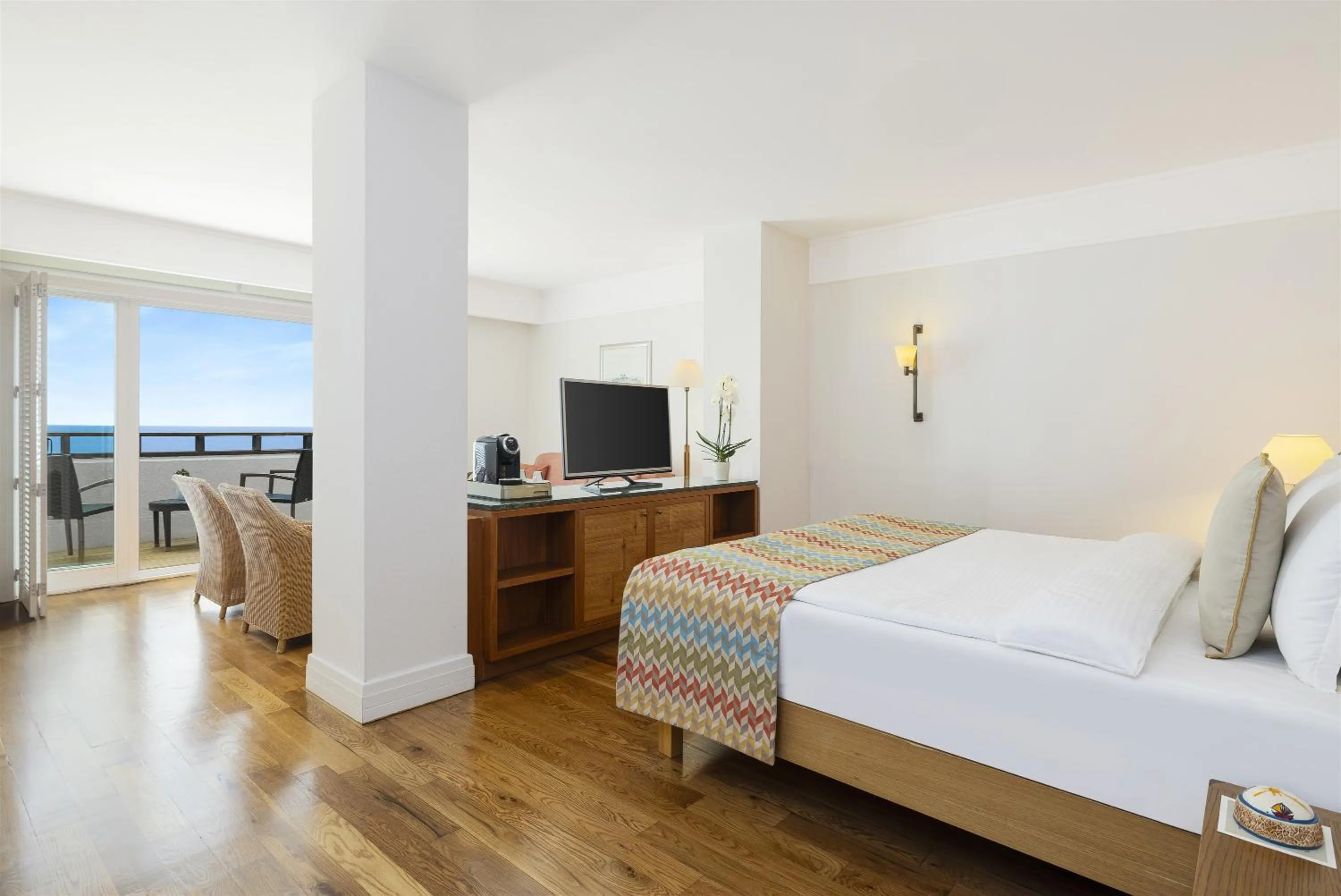 Communal lounge/ TV room, Bed in Kempinski Hotel Barbaros Bay Bodrum