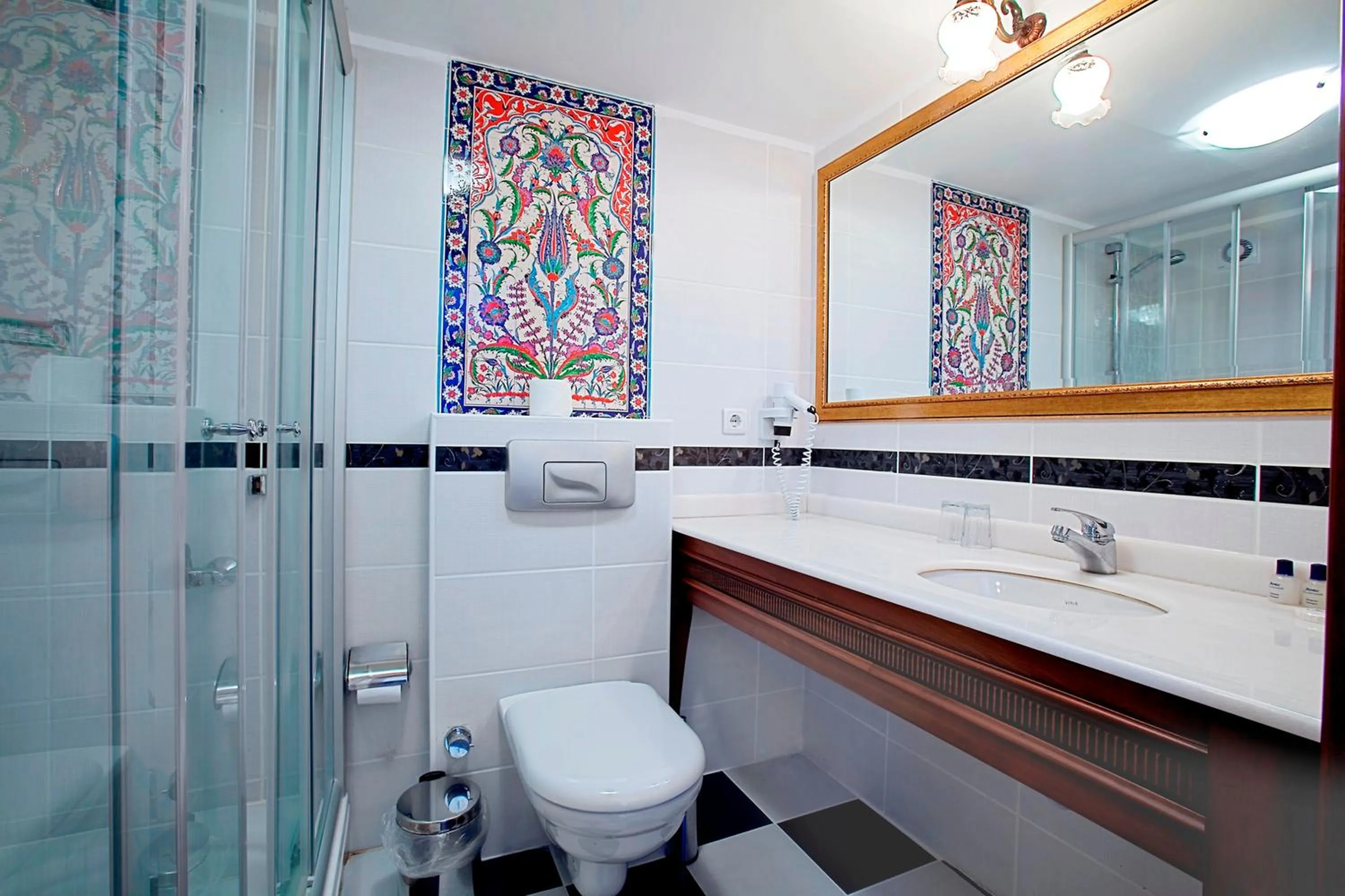 Bathroom in Hippodrome Hotel