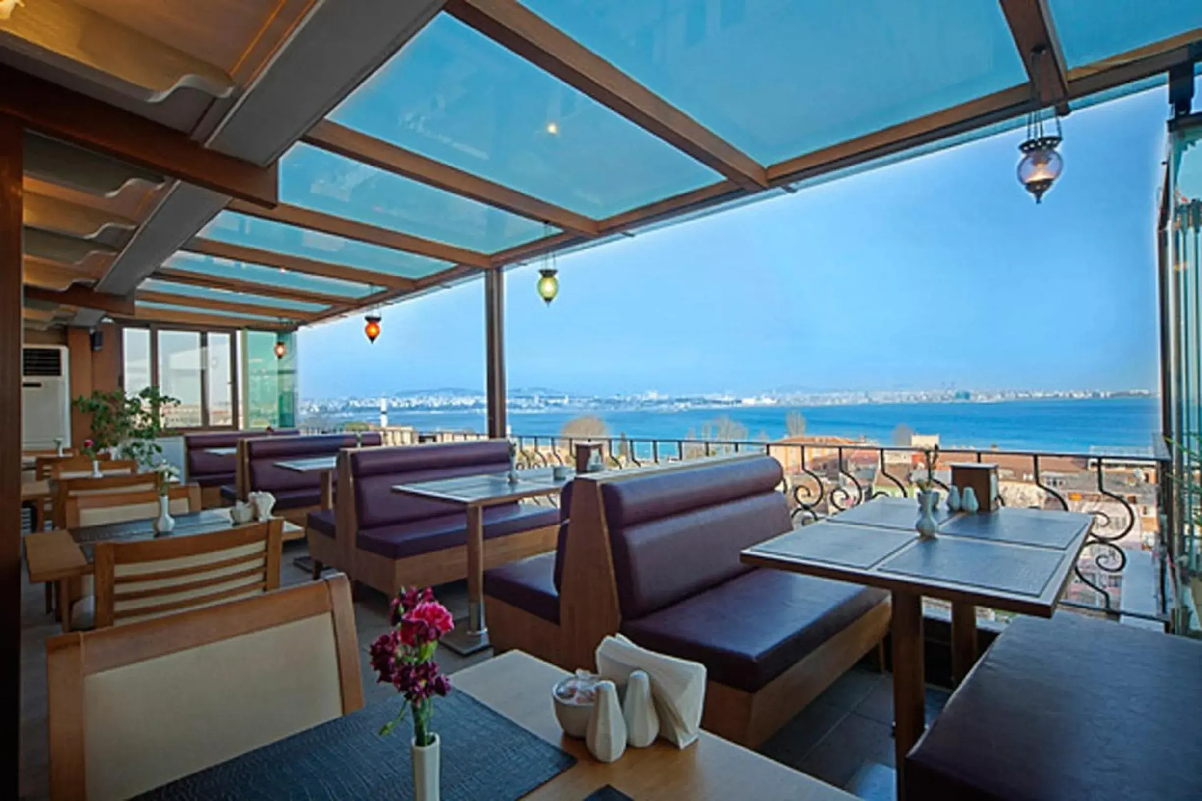 Restaurant/places to eat in Hippodrome Hotel Restaurant/places to eat in Hippodrome Hotel
