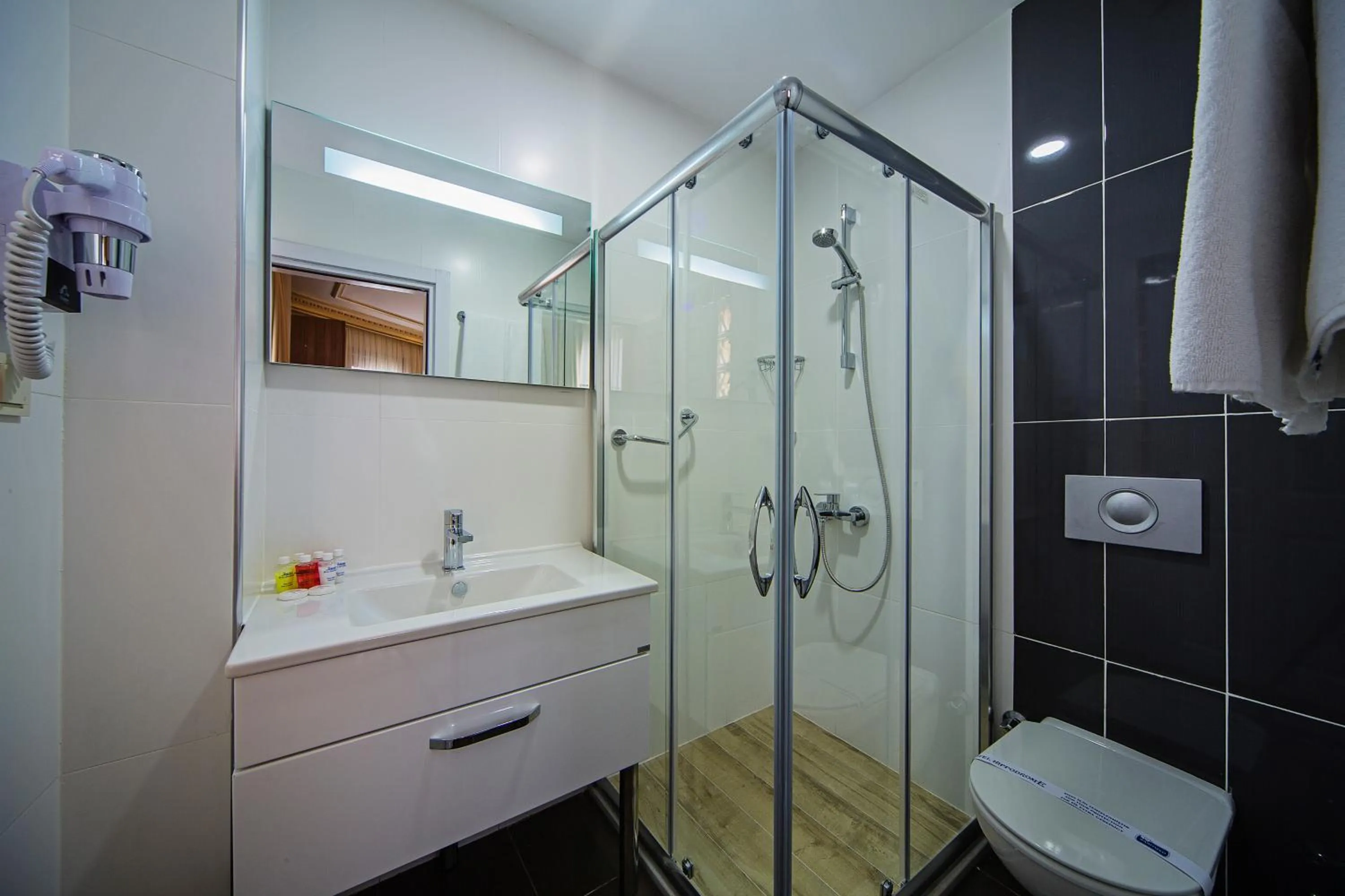 Bathroom in Hippodrome Hotel