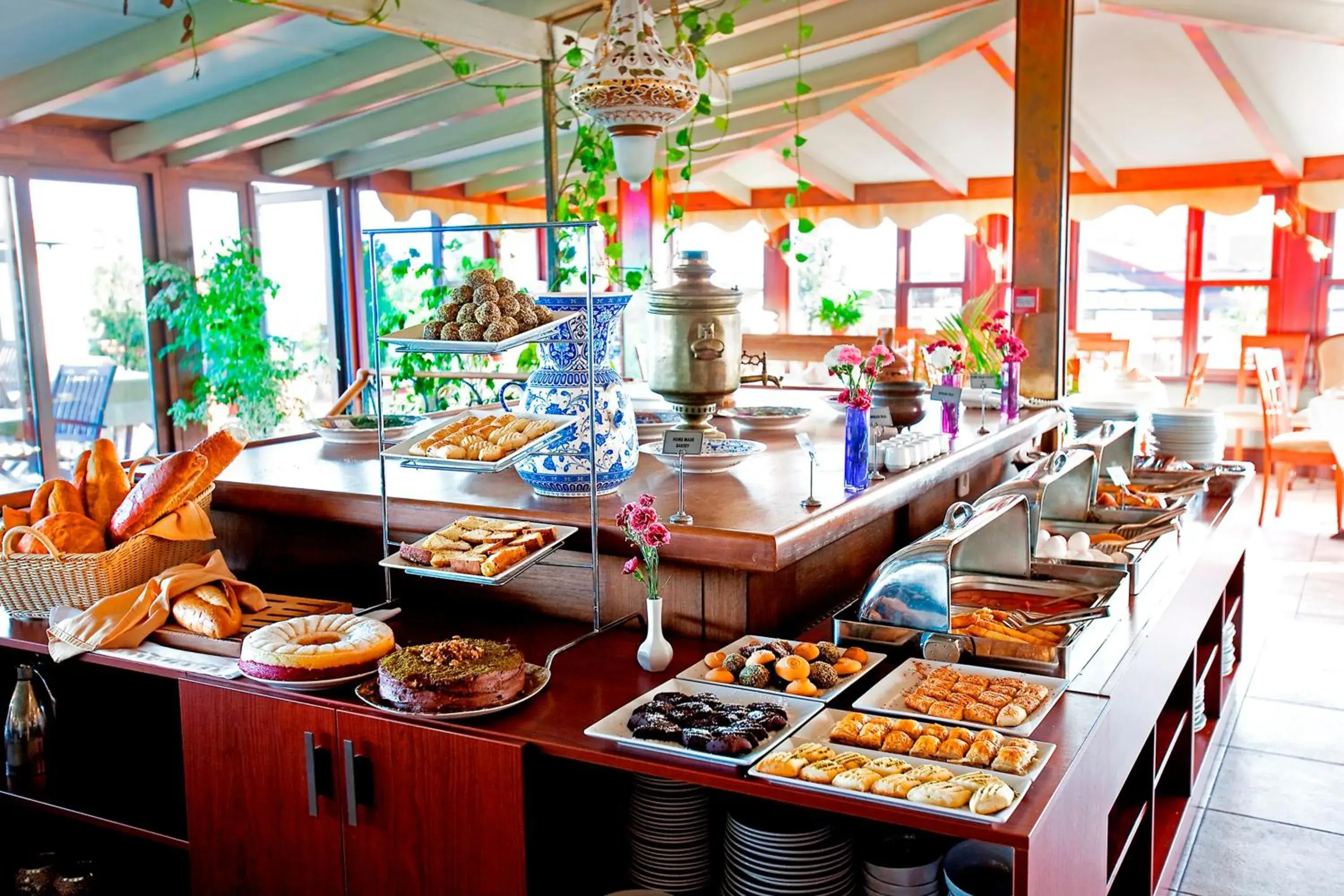 Restaurant/places to eat in Hippodrome Hotel Restaurant/places to eat in Hippodrome Hotel
