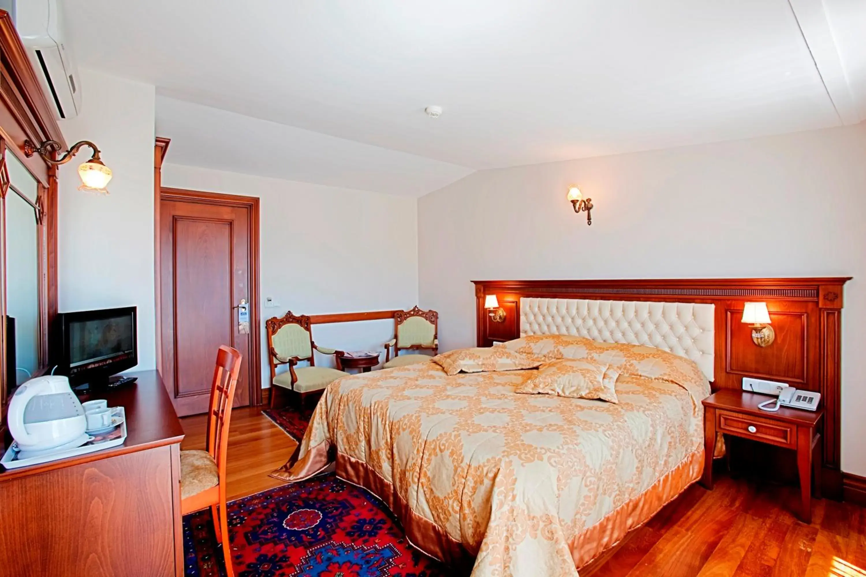 Photo of the whole room, Bed in Hippodrome Hotel Photo of the whole room, Bed in Hippodrome Hotel