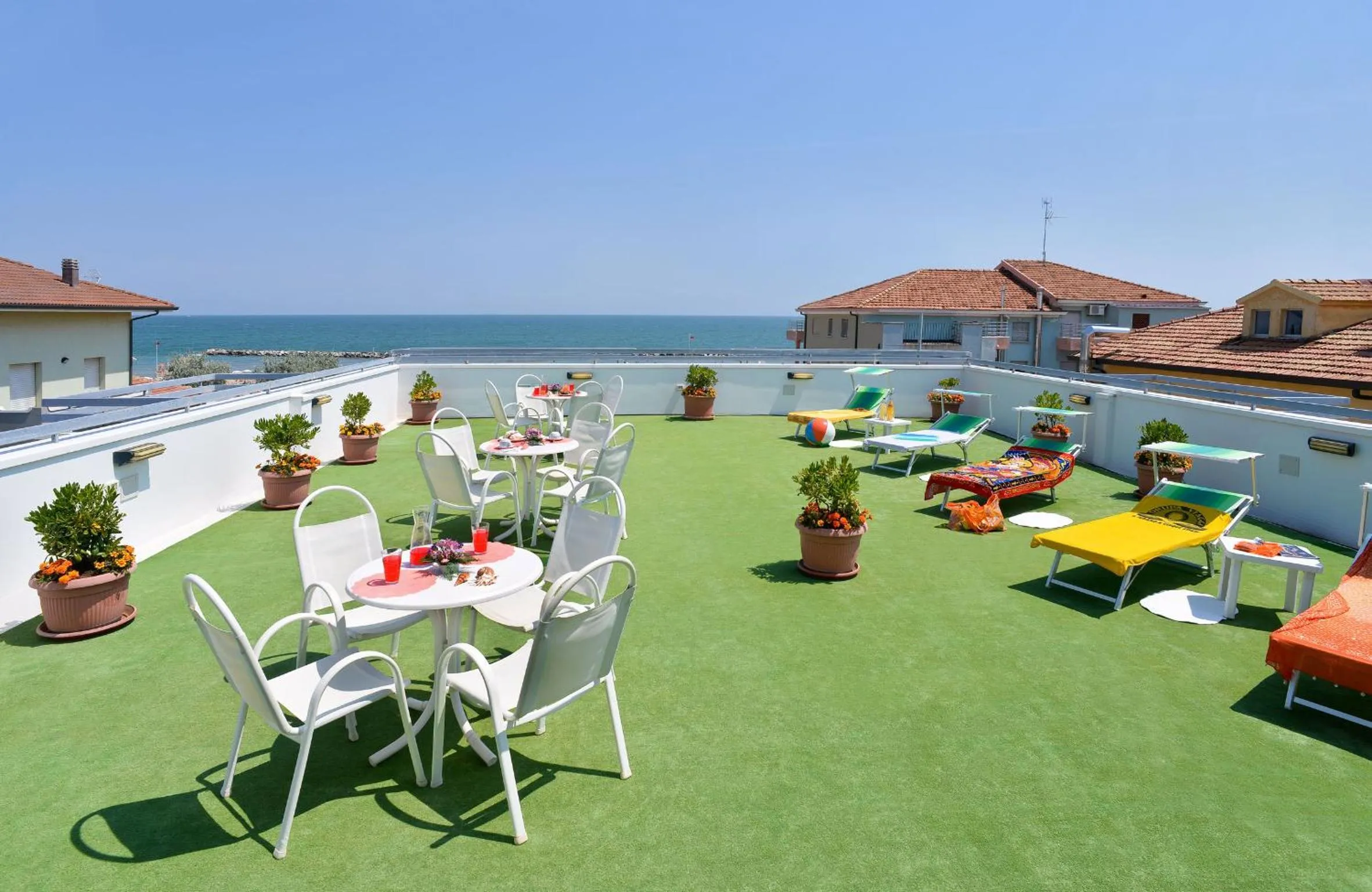 Balcony/Terrace in Hotel Ciondolo D'Oro 5 minuti da Rimini Fiera CON PARCHEGGIO INCLUSO