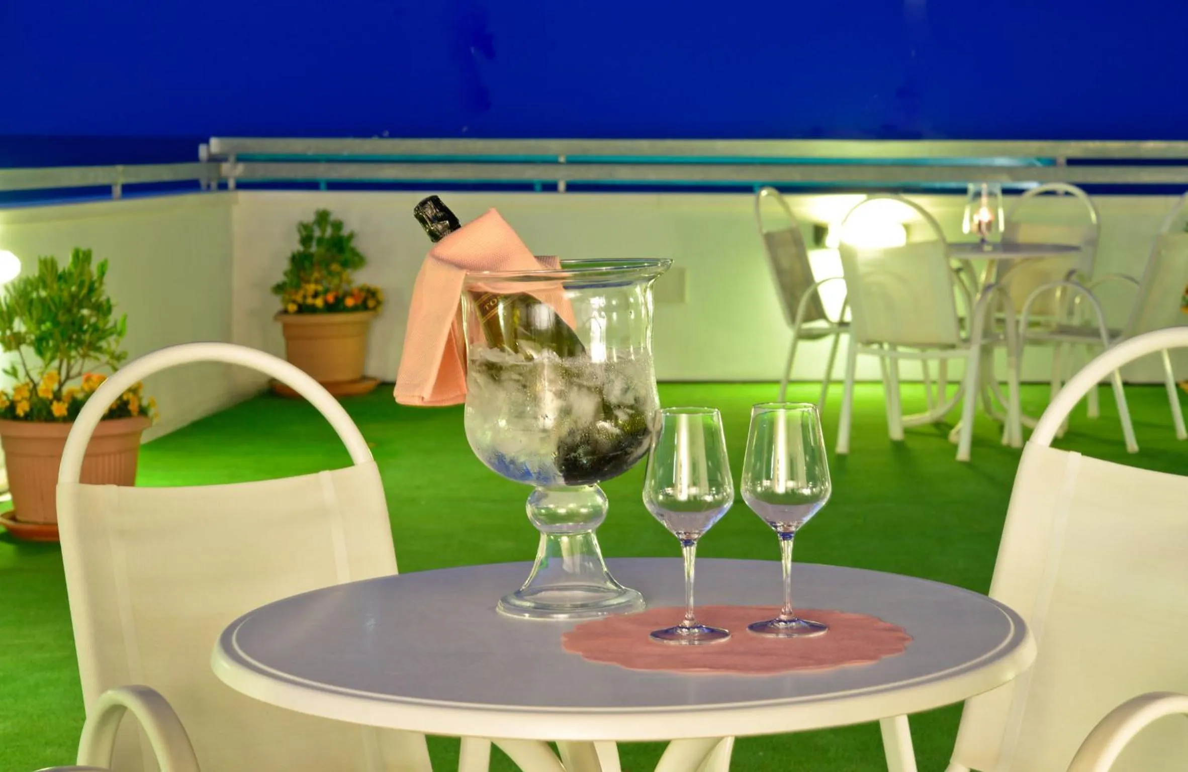 Balcony/Terrace in Hotel Ciondolo D'Oro 5 minuti da Rimini Fiera CON PARCHEGGIO INCLUSO