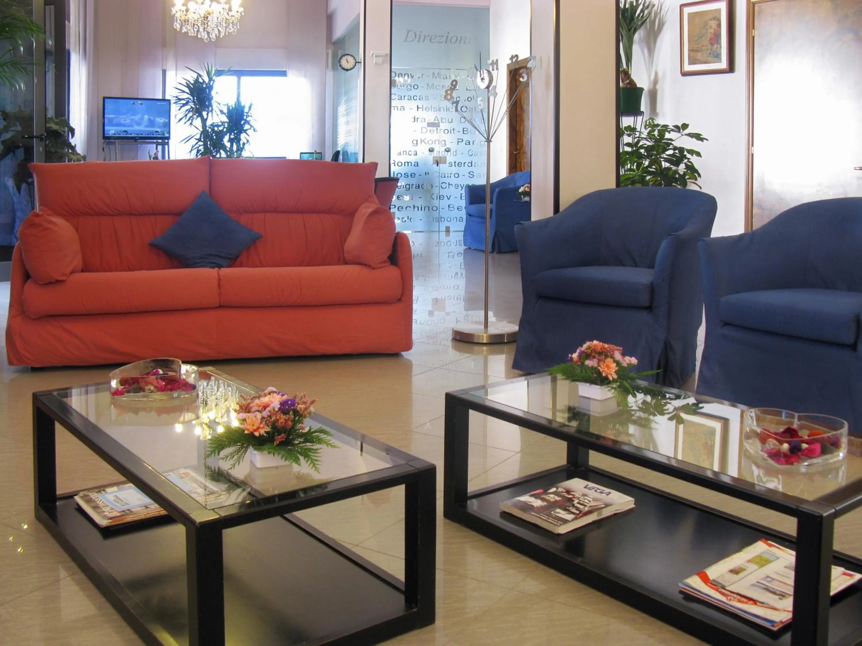 Communal lounge/ TV room in Hotel Ciondolo D'Oro 5 minuti da Rimini Fiera CON PARCHEGGIO INCLUSO