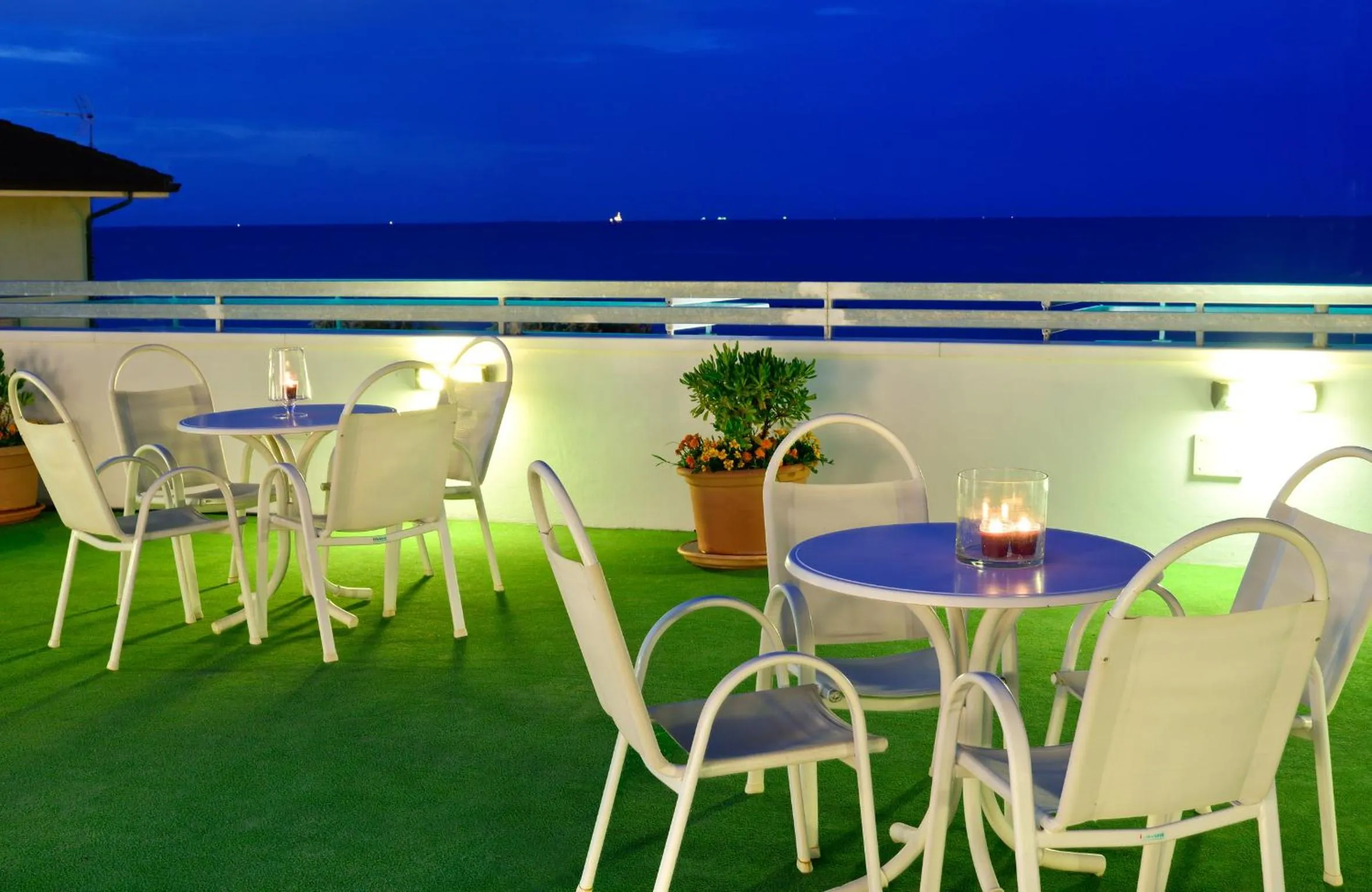 Balcony/Terrace in Hotel Ciondolo D'Oro 5 minuti da Rimini Fiera CON PARCHEGGIO INCLUSO