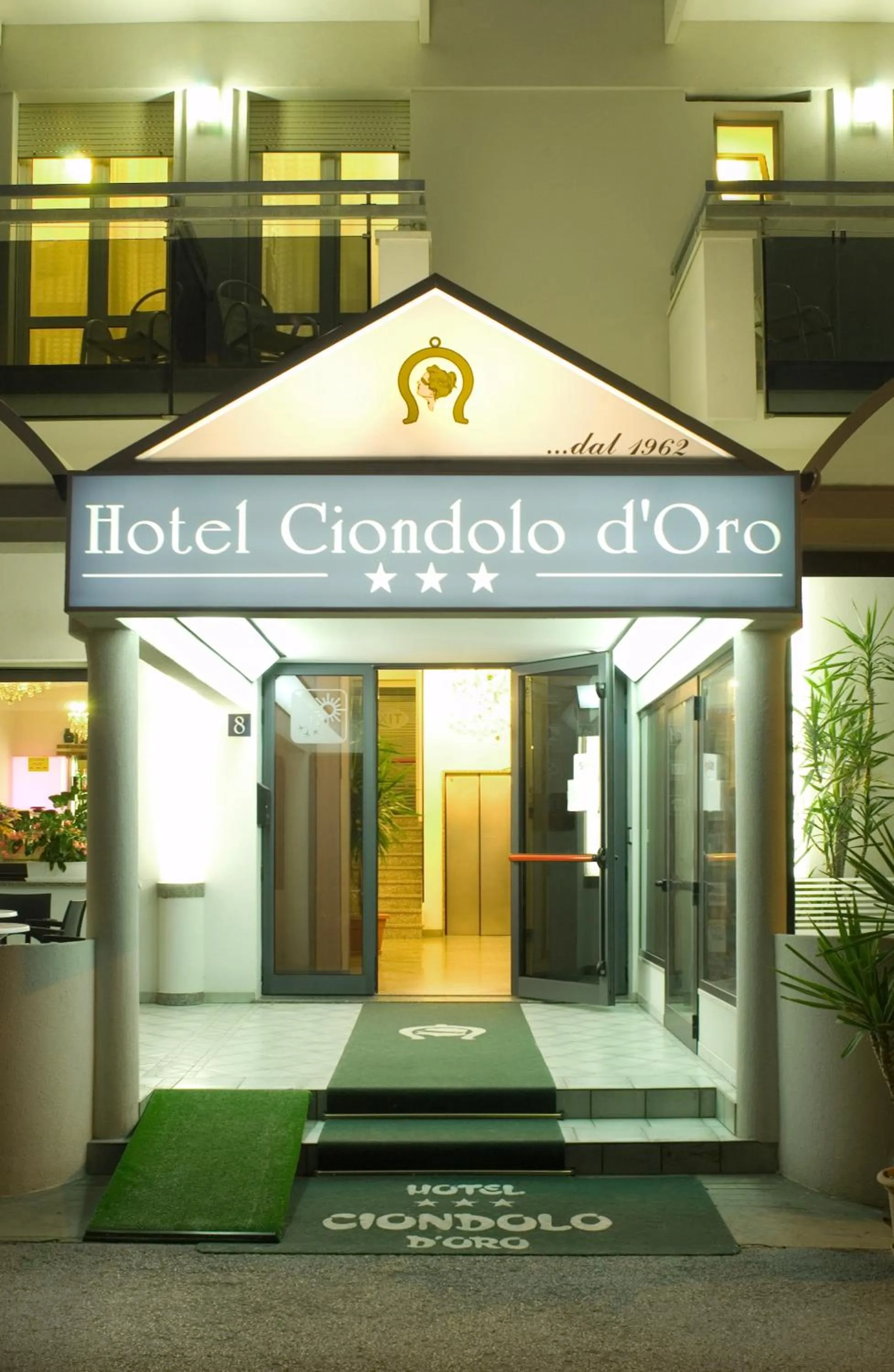 Facade/entrance in Hotel Ciondolo D'Oro 5 minuti da Rimini Fiera CON PARCHEGGIO INCLUSO