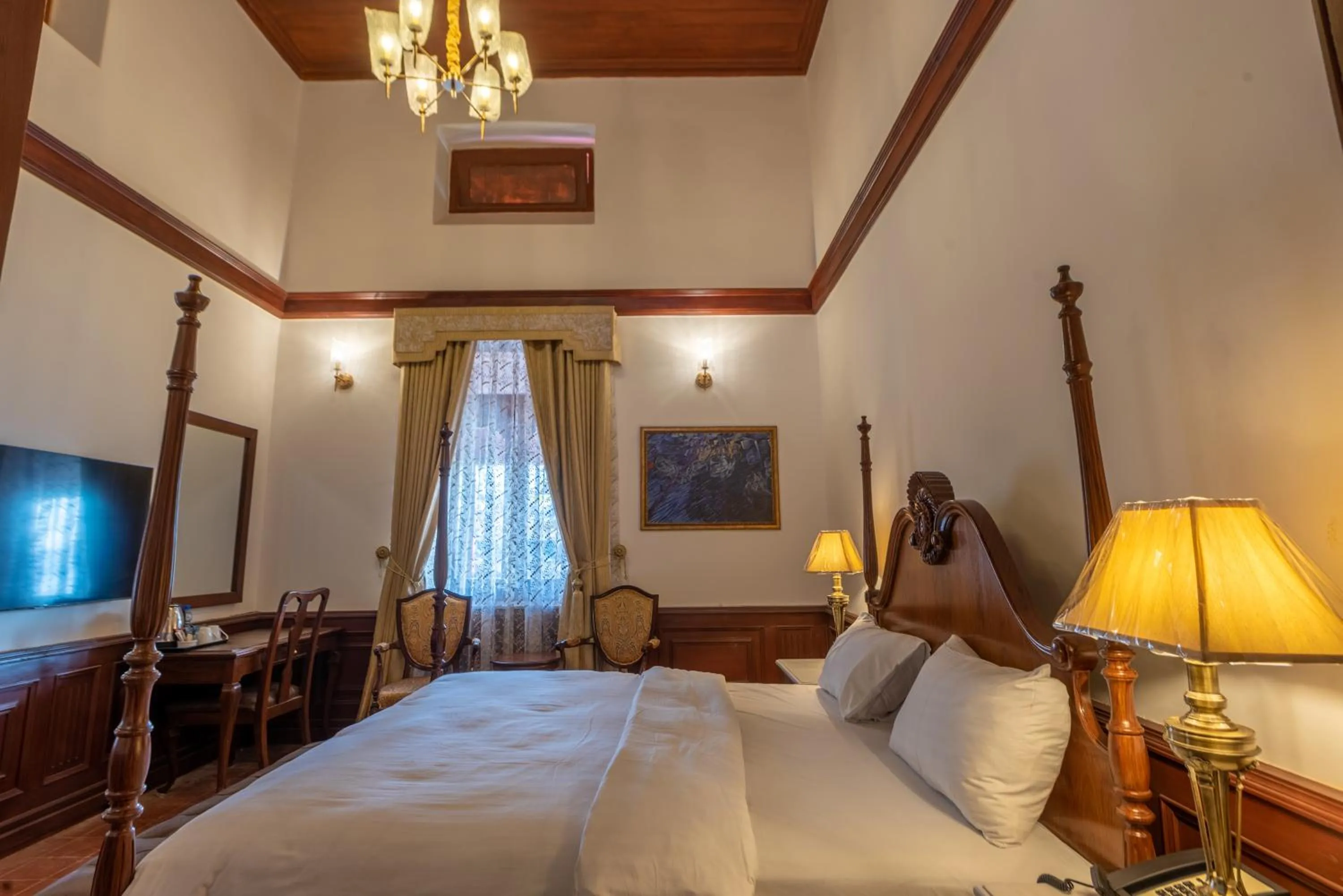 Photo of the whole room, Bed in Cecil by Pearl Continental