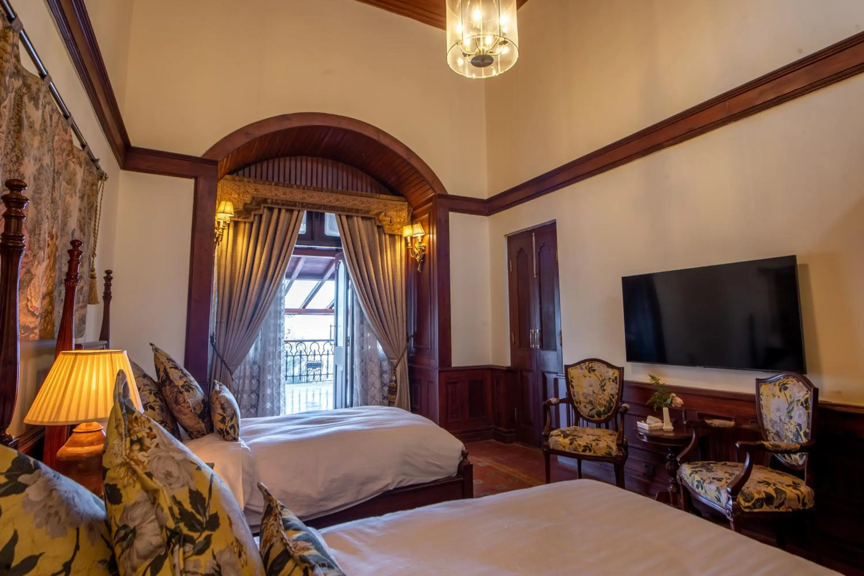 Superior Twin Room in Cecil by Pearl Continental Superior Twin Room in Cecil by Pearl Continental