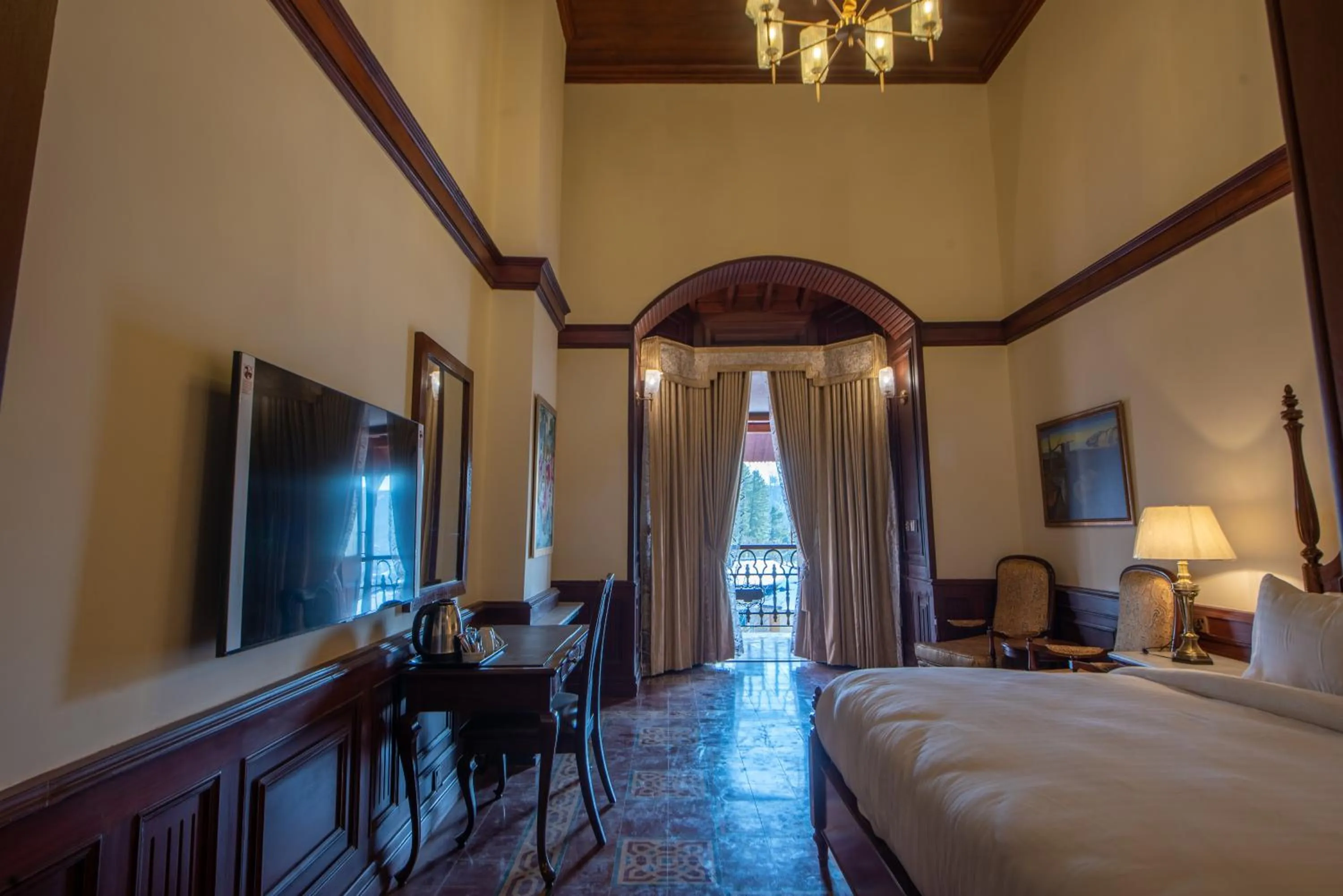 Photo of the whole room, Bed in Cecil by Pearl Continental