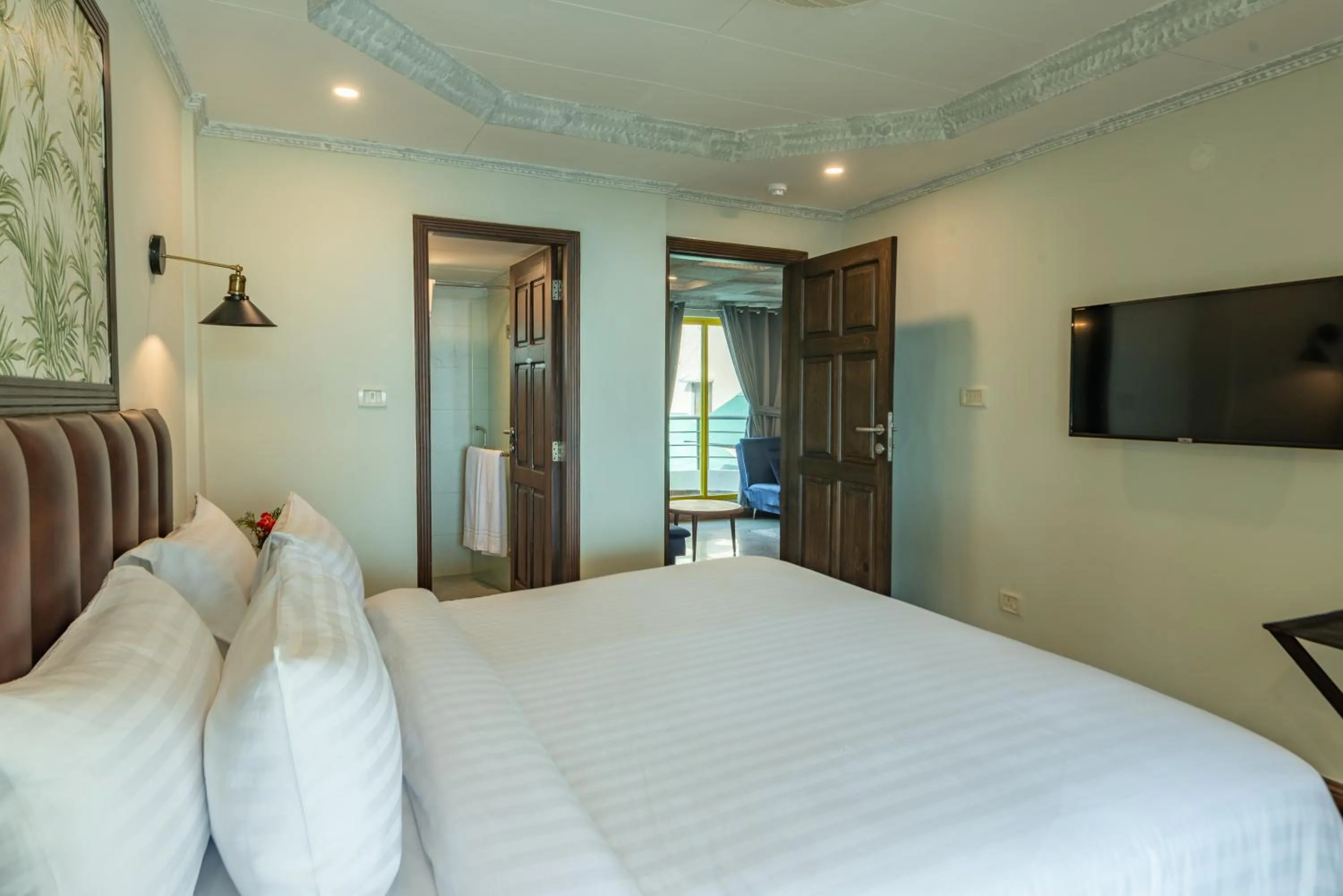 Photo of the whole room, Bed in Cecil Murree