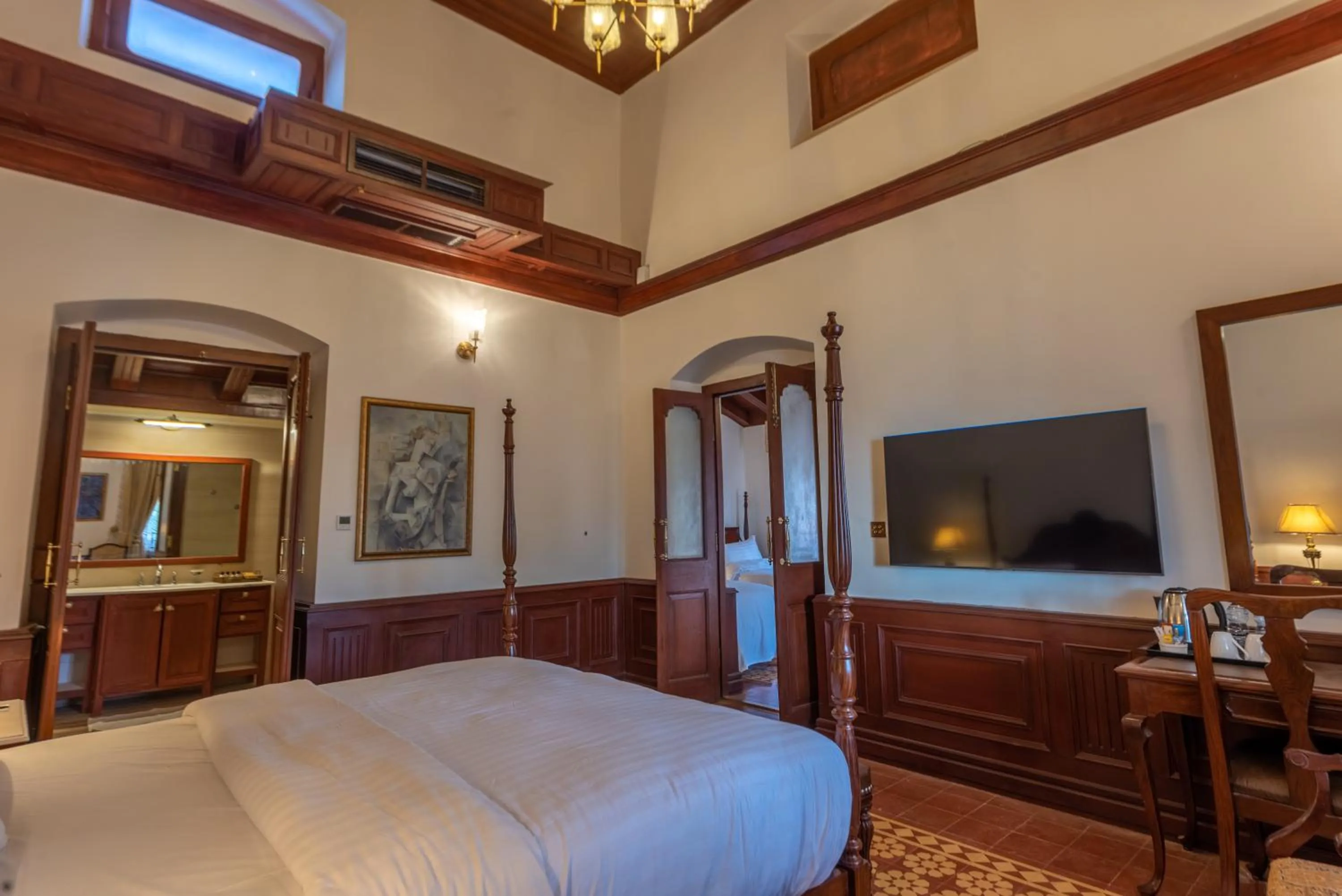 Photo of the whole room, Bed in Cecil by Pearl Continental