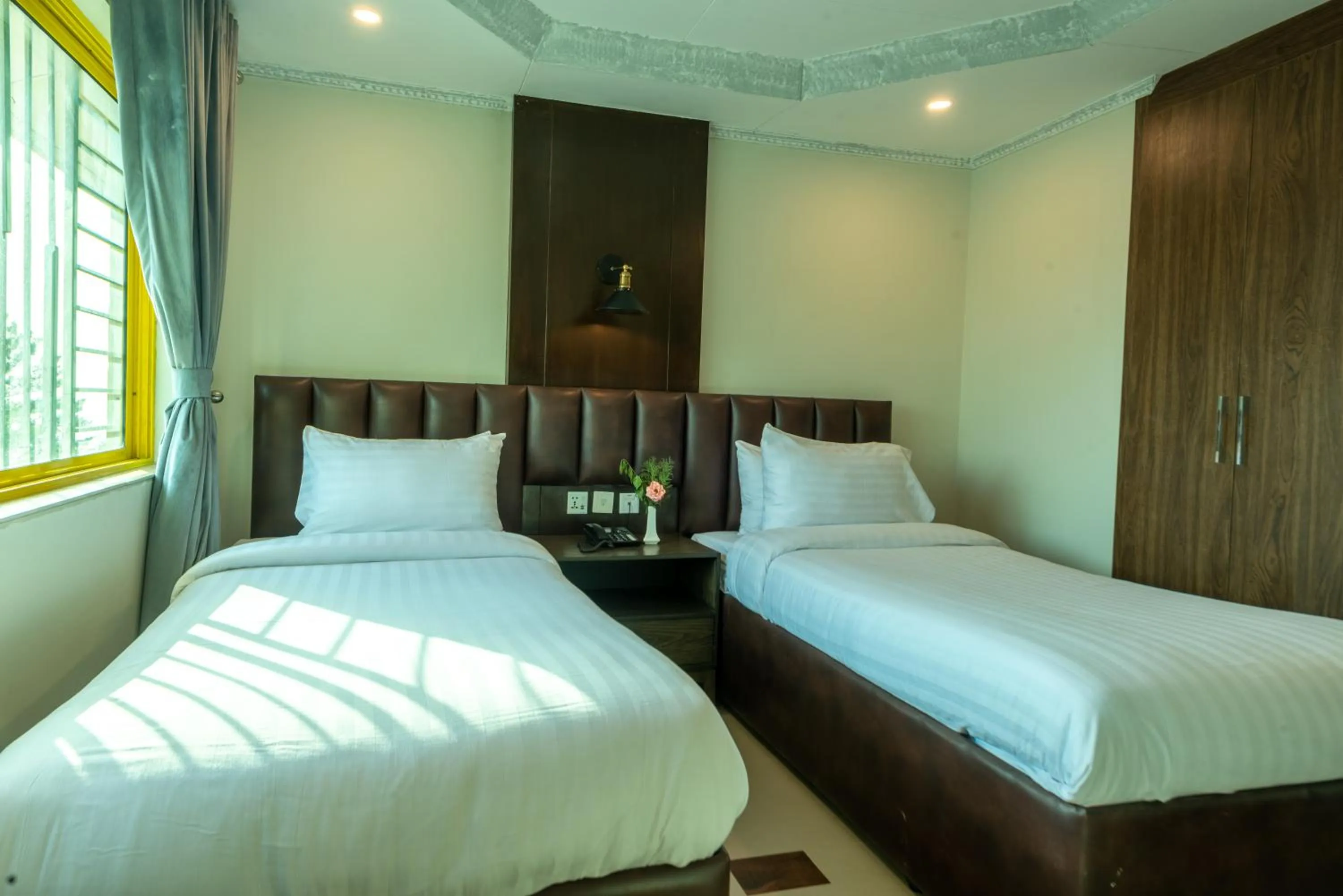 Bedroom, Bed in Cecil by Pearl Continental