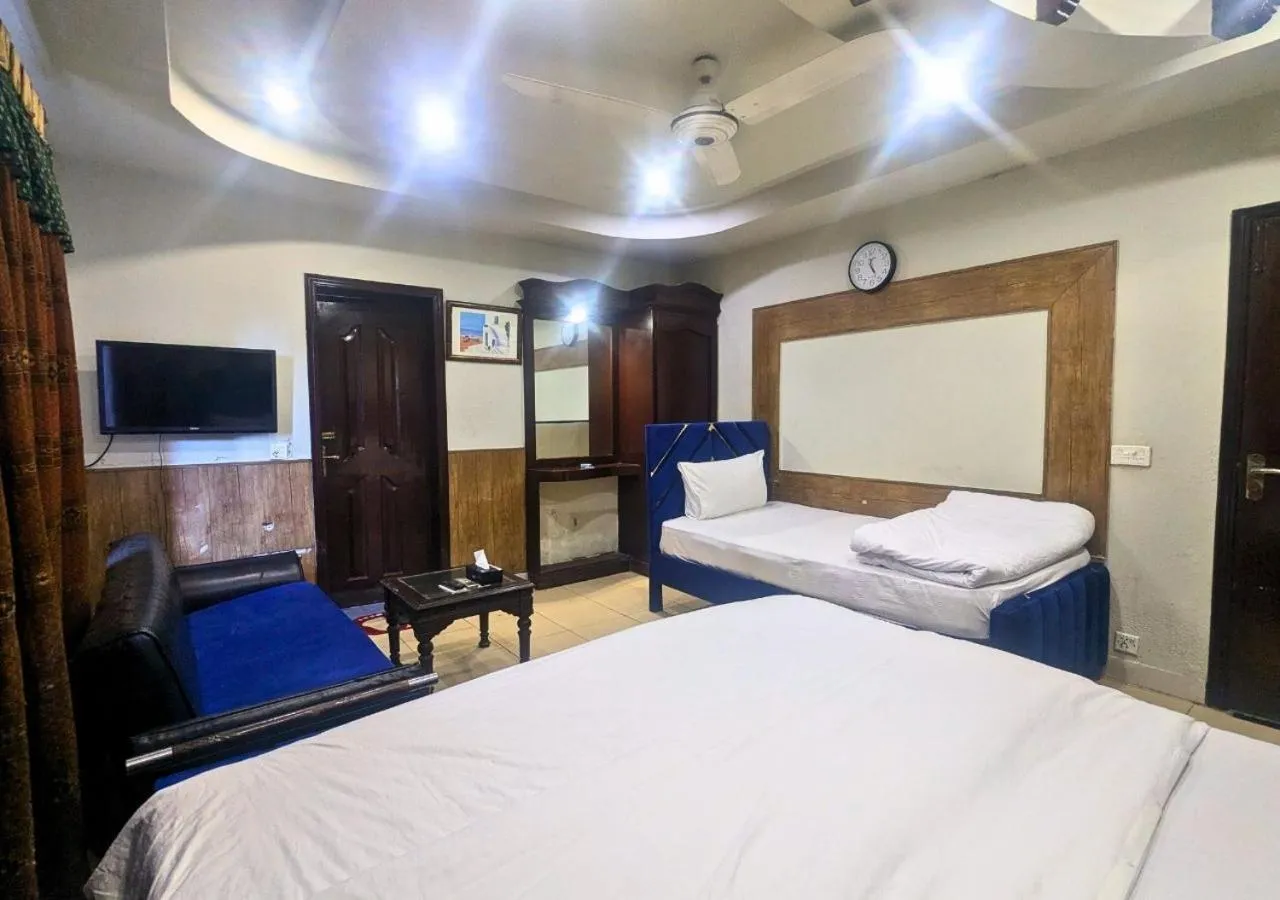 Bed in Quick continental Hotel - Jail Road