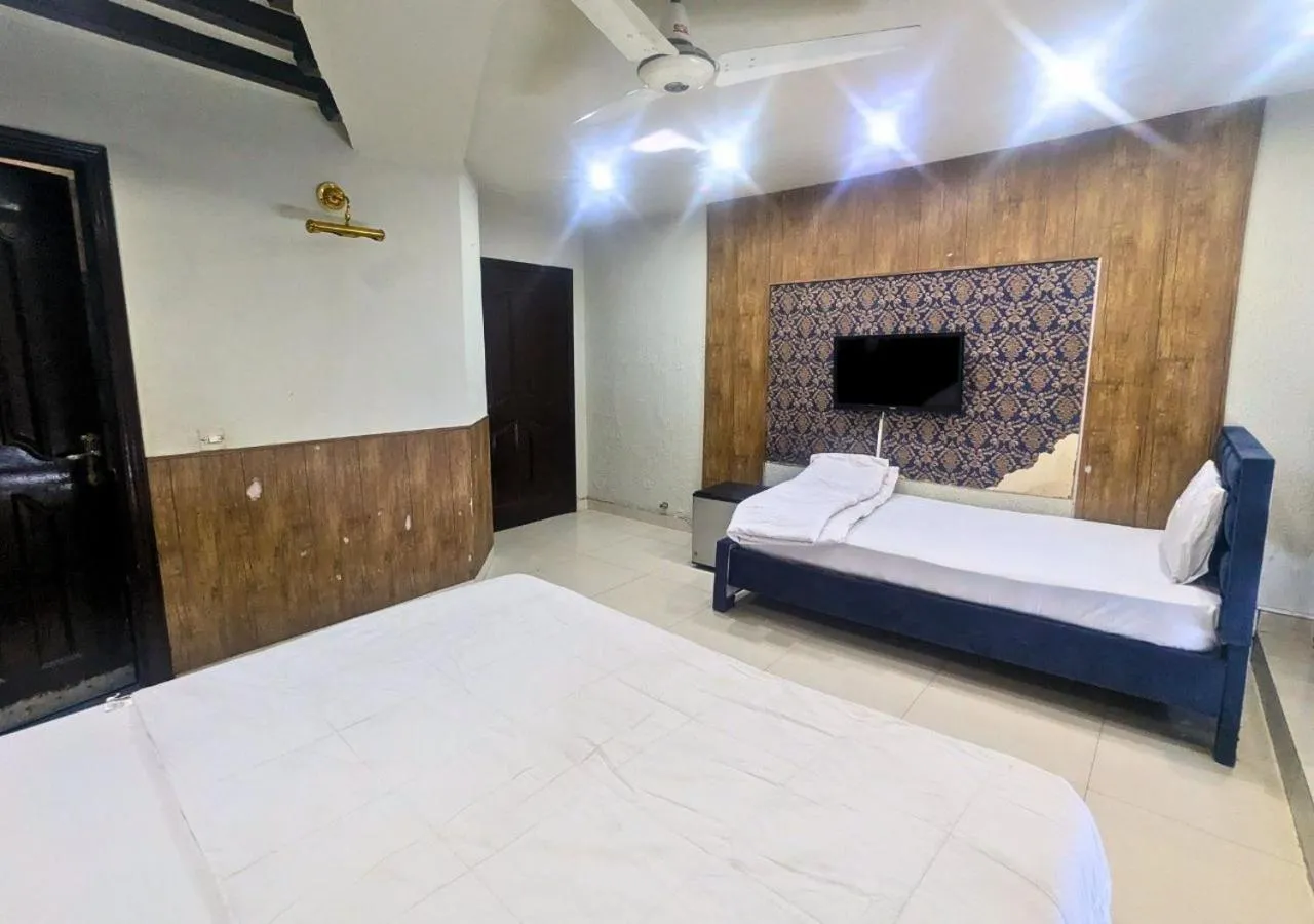 Bed in Quick continental Hotel - Jail Road