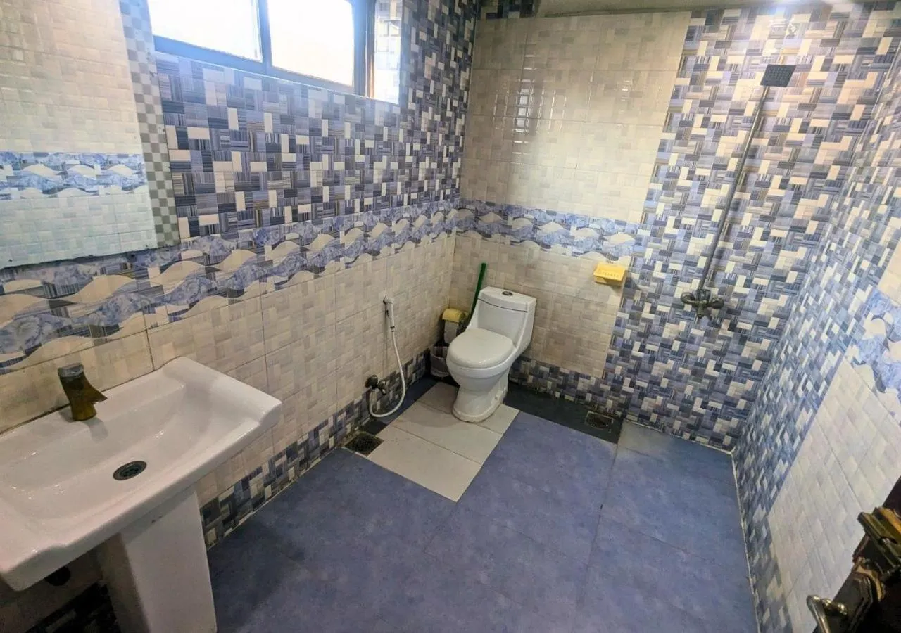 Shower in Quick continental Hotel - Jail Road