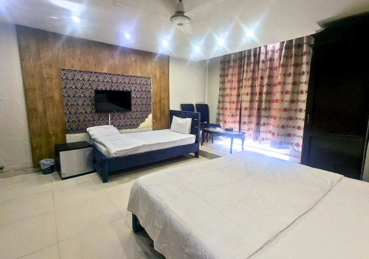 Bed in Quick continental Hotel - Jail Road