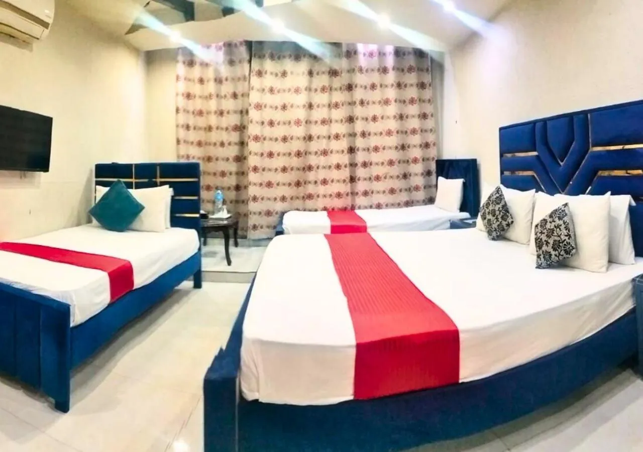 Bed in Quick continental Hotel - Jail Road