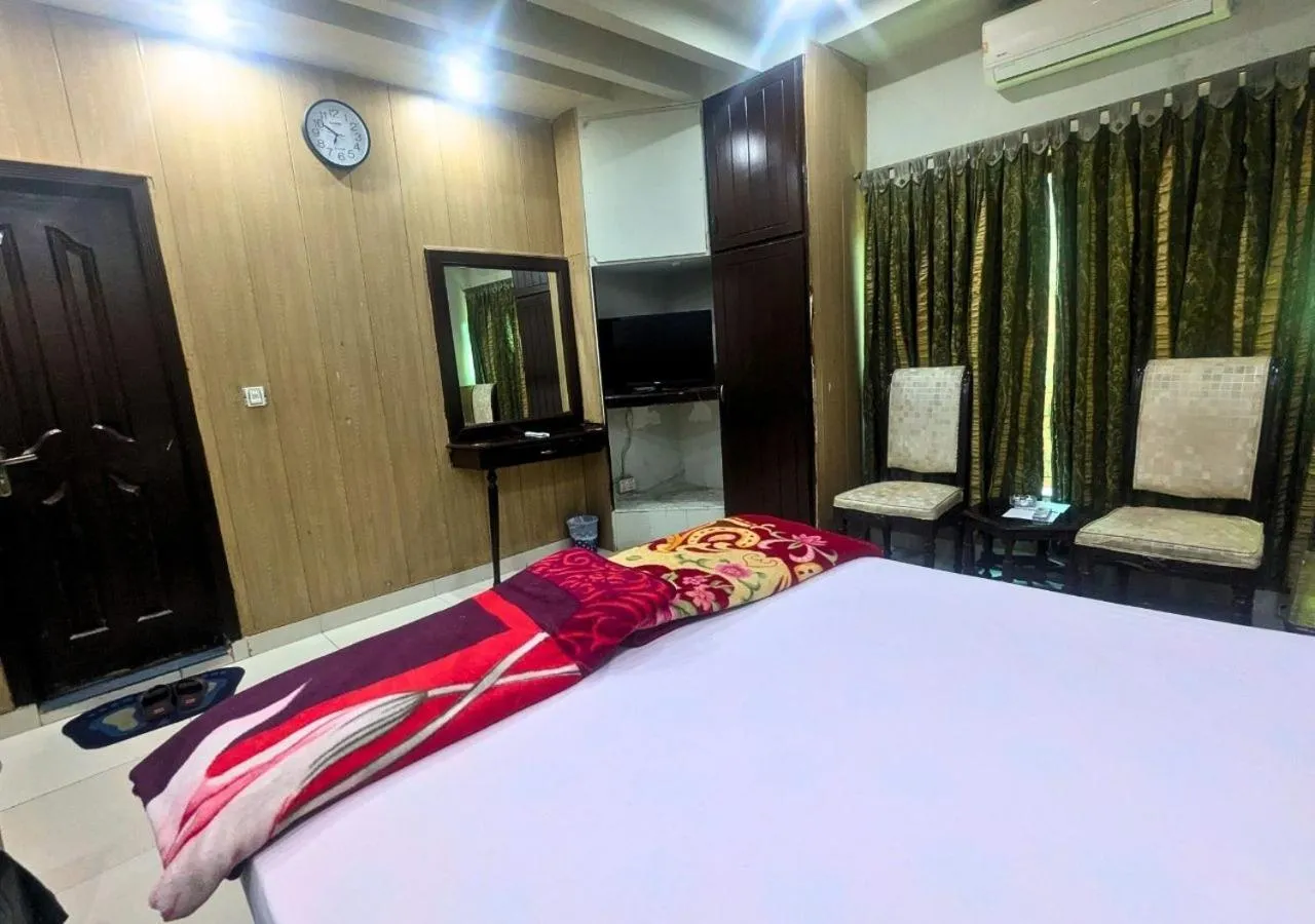 Bed in Quick continental Hotel - Jail Road