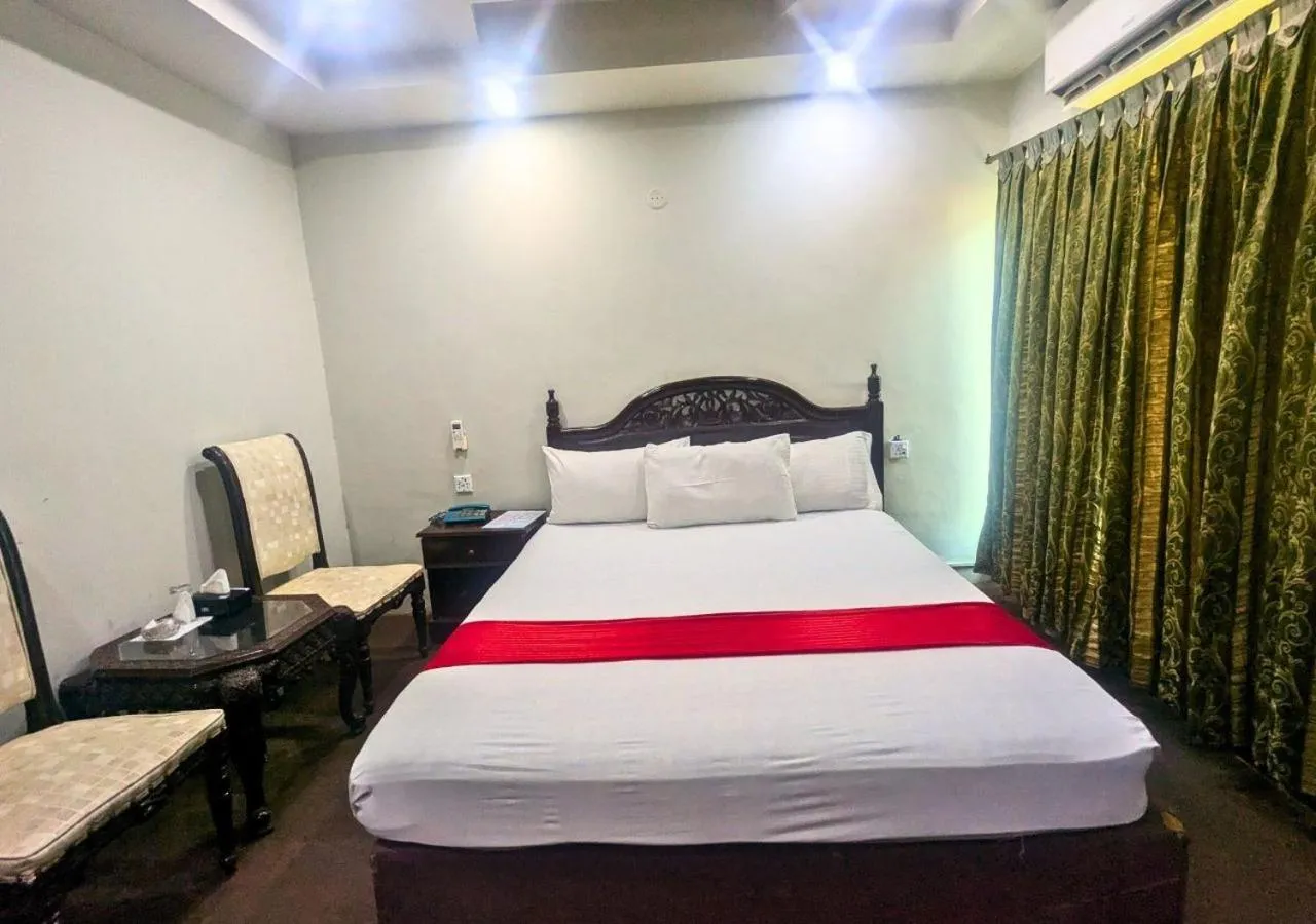Bed in Quick continental Hotel - Jail Road