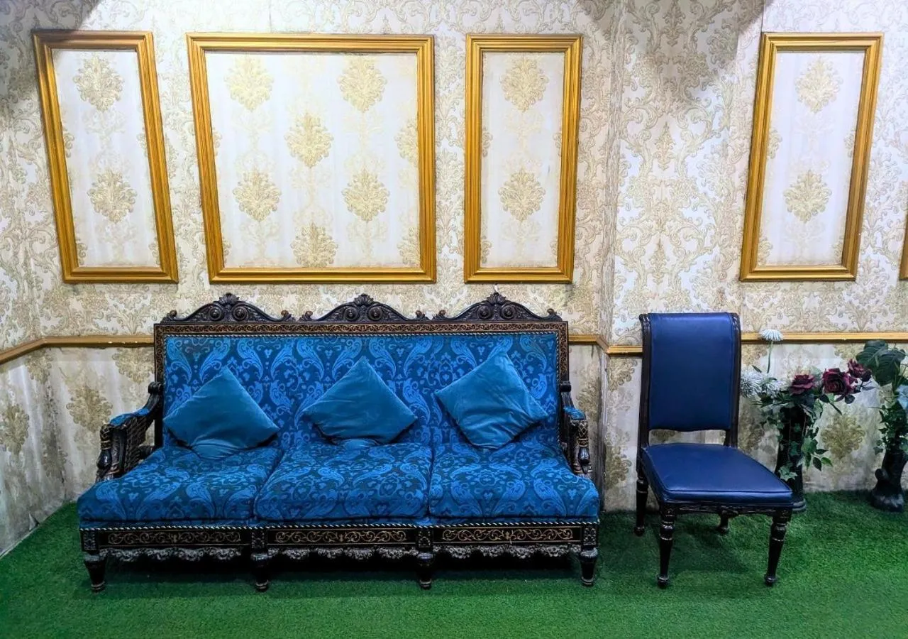 Living room in Quick continental Hotel - Jail Road