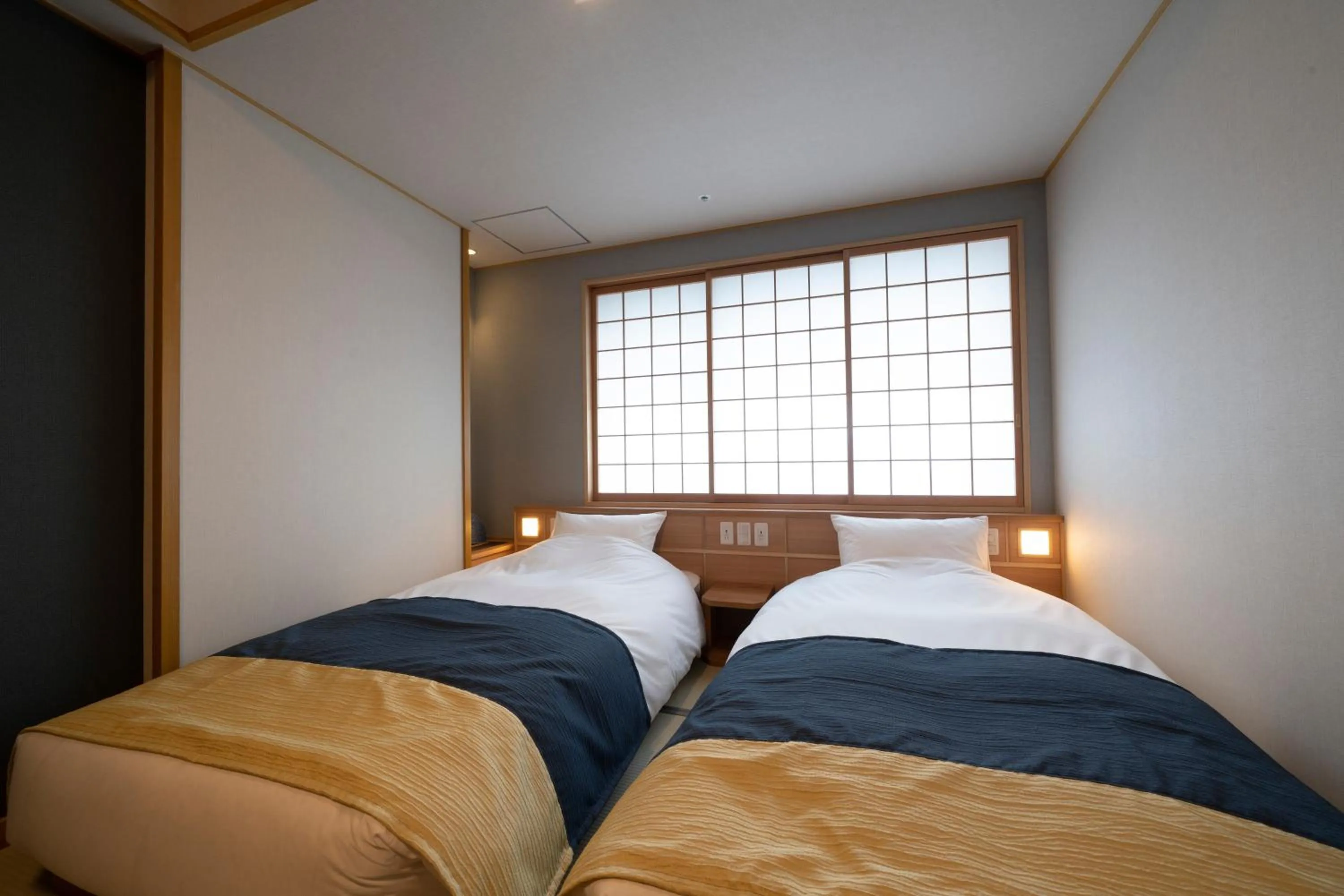 Bed in Kyoto Umekoji Kadensho