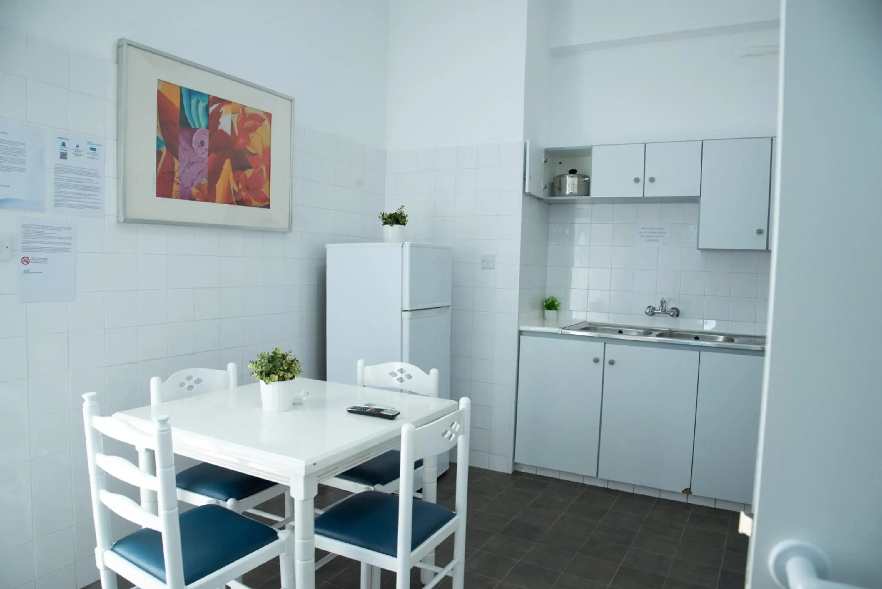 Economy Three-Bedroom Apartment in Flisvos Beach Apartments Economy Three-Bedroom Apartment in Flisvos Beach Apartments