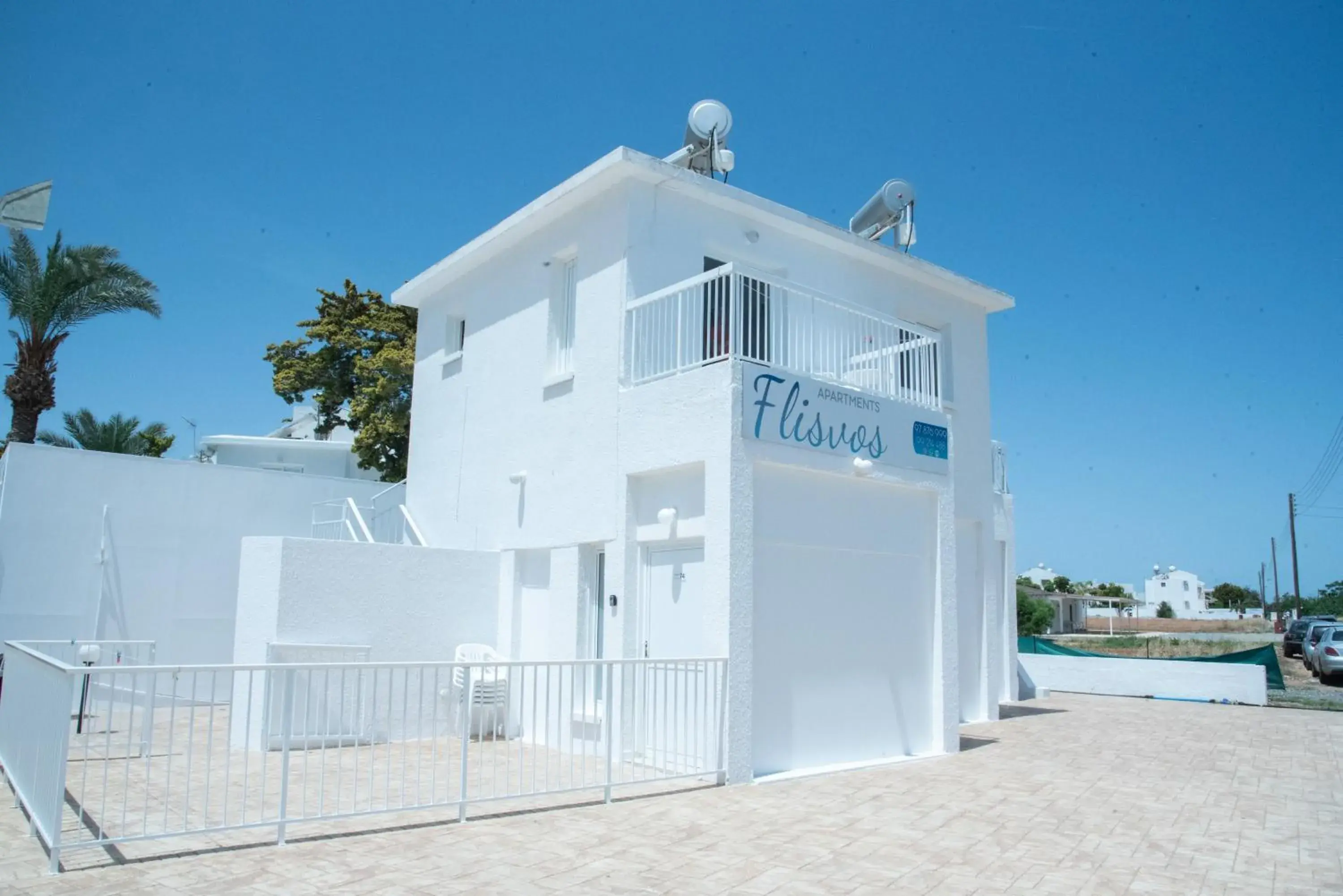 Economy Three-Bedroom Apartment in Flisvos Beach Apartments Economy Three-Bedroom Apartment in Flisvos Beach Apartments