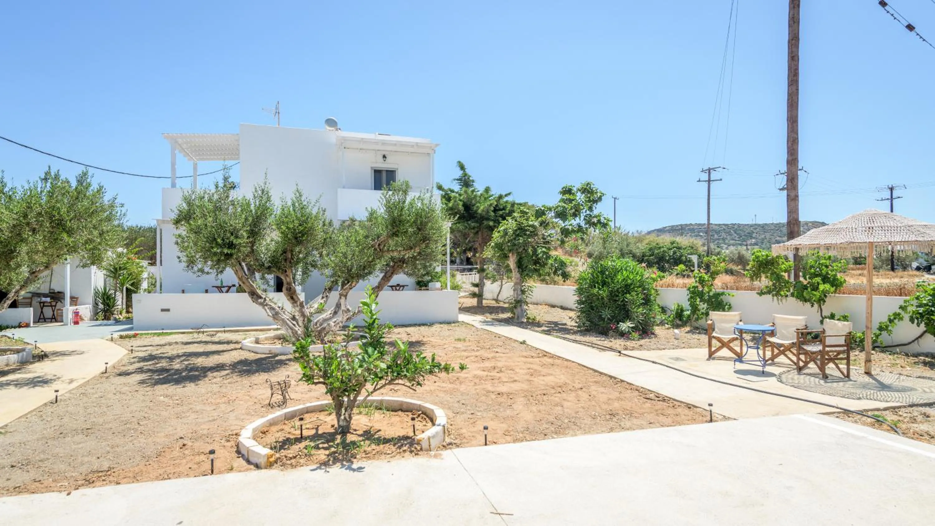 Property building in Pente Elies Milos