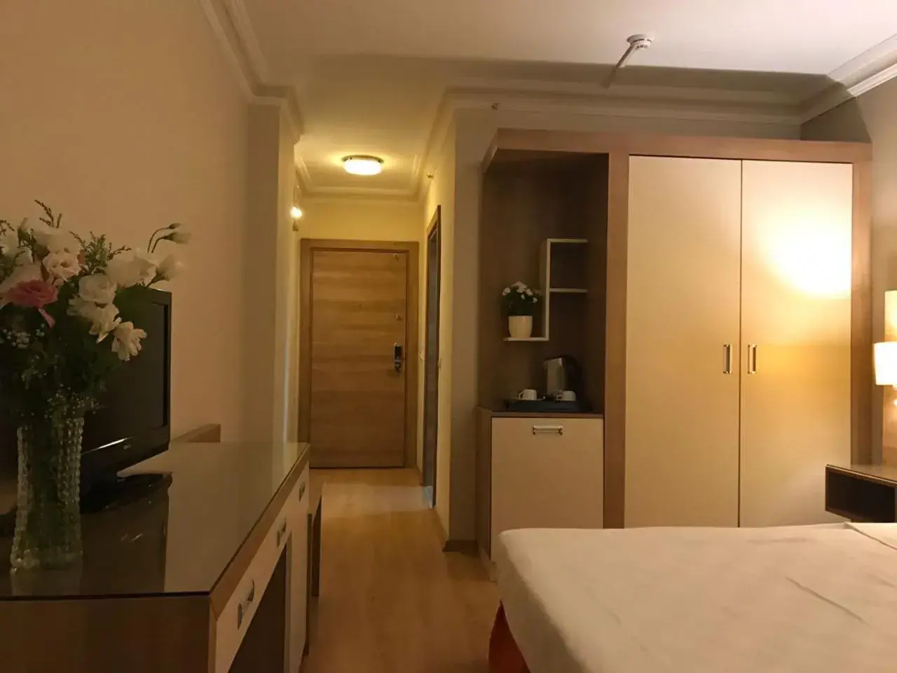 Photo of the whole room, Bed in Suite Laguna Otel Photo of the whole room, Bed in Suite Laguna Otel