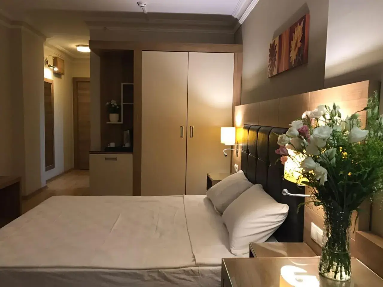 Photo of the whole room, Bed in Suite Laguna Otel Photo of the whole room, Bed in Suite Laguna Otel