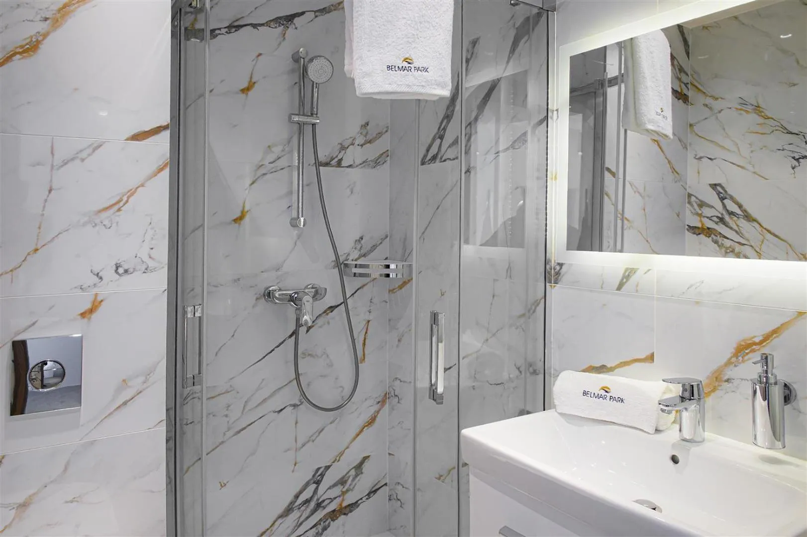 Shower in BELMAR Park Resort - Jacuzzi, Sauny, Wellness