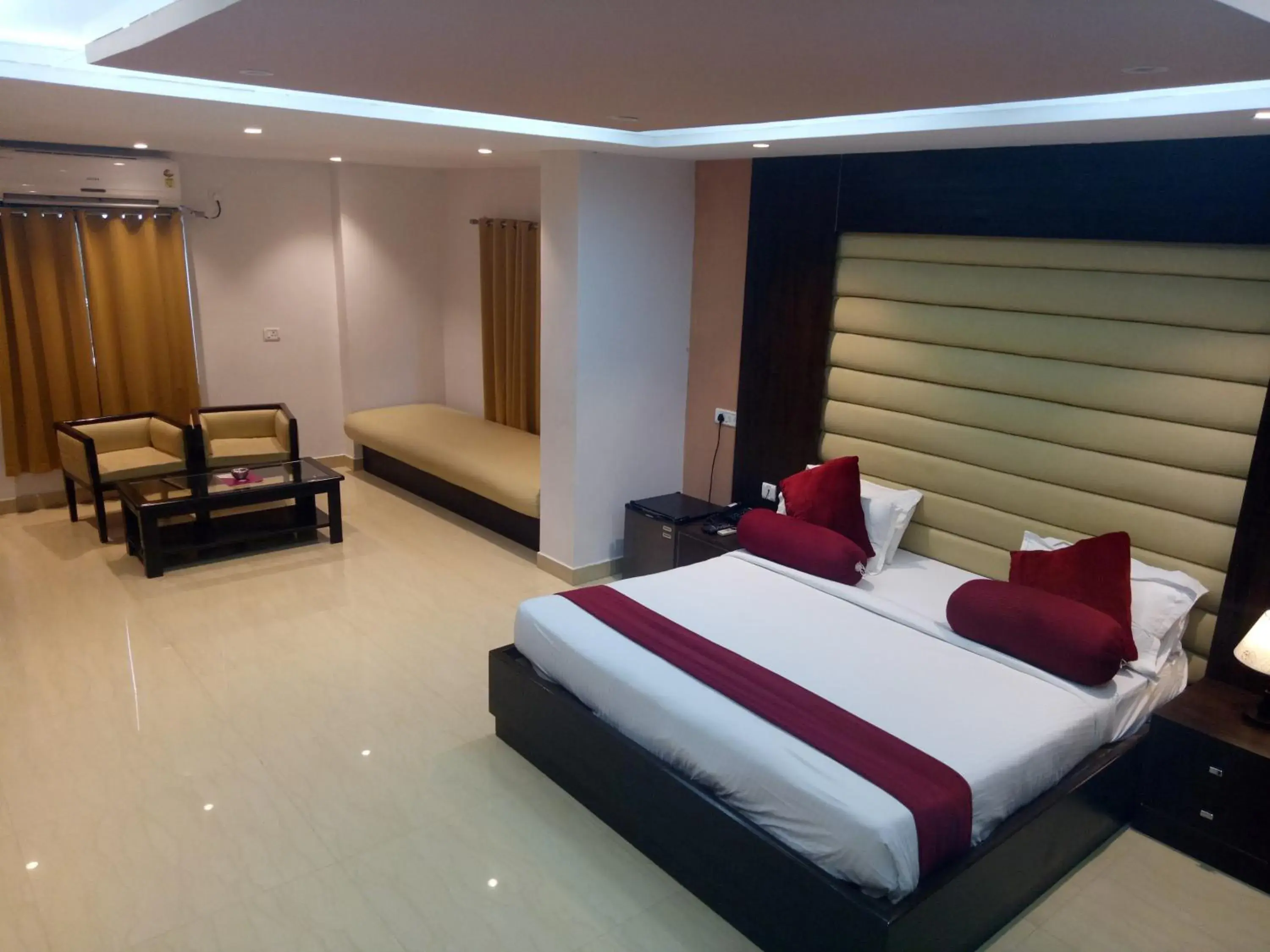 Photo of the whole room, Bed in Chinmaye Inn Photo of the whole room, Bed in Chinmaye Inn