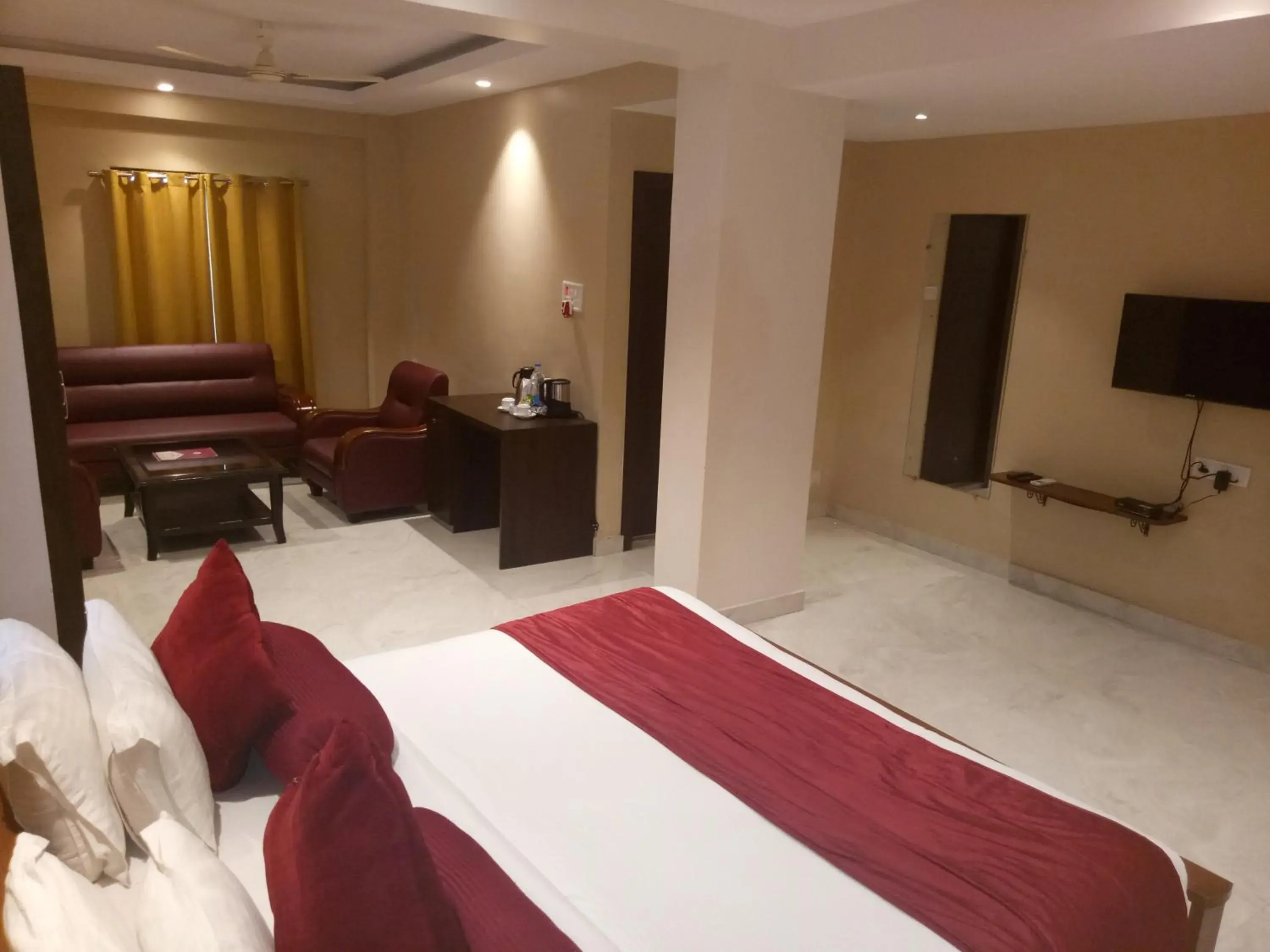 Photo of the whole room, Bed in Chinmaye Inn Photo of the whole room, Bed in Chinmaye Inn