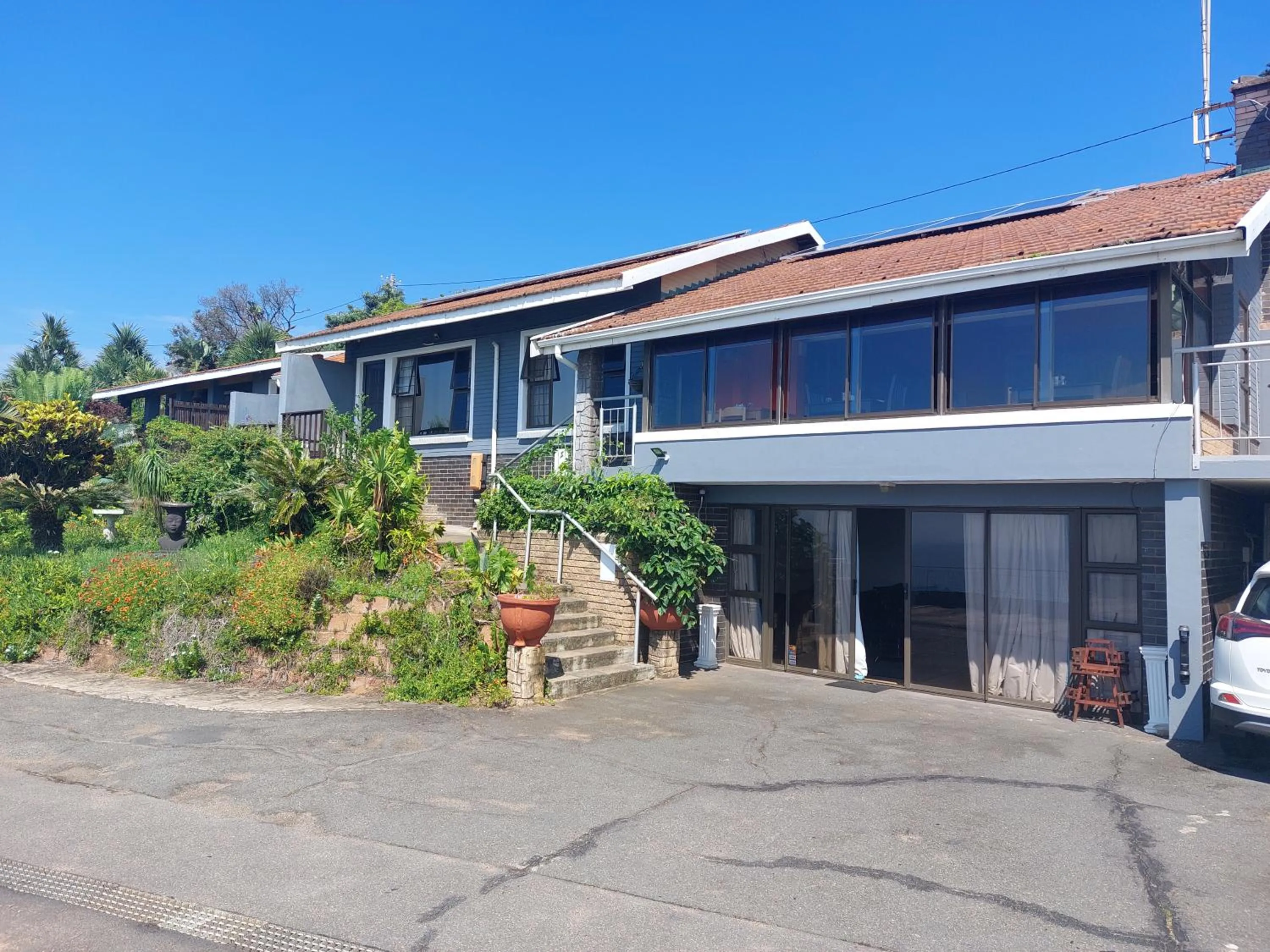 Property building in Dolphin Point B&B