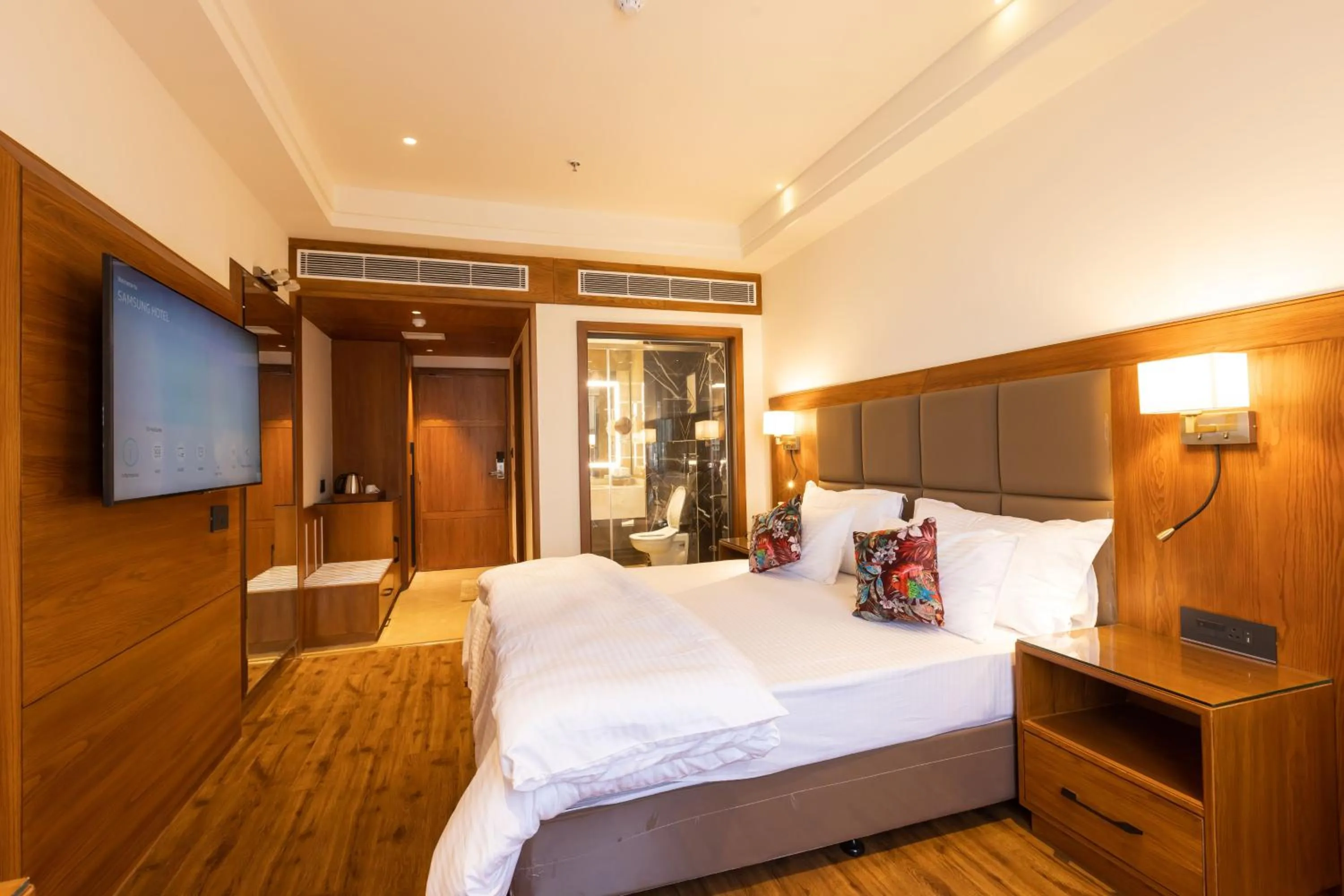 Bed in Clarks Inn Express Ludhiana