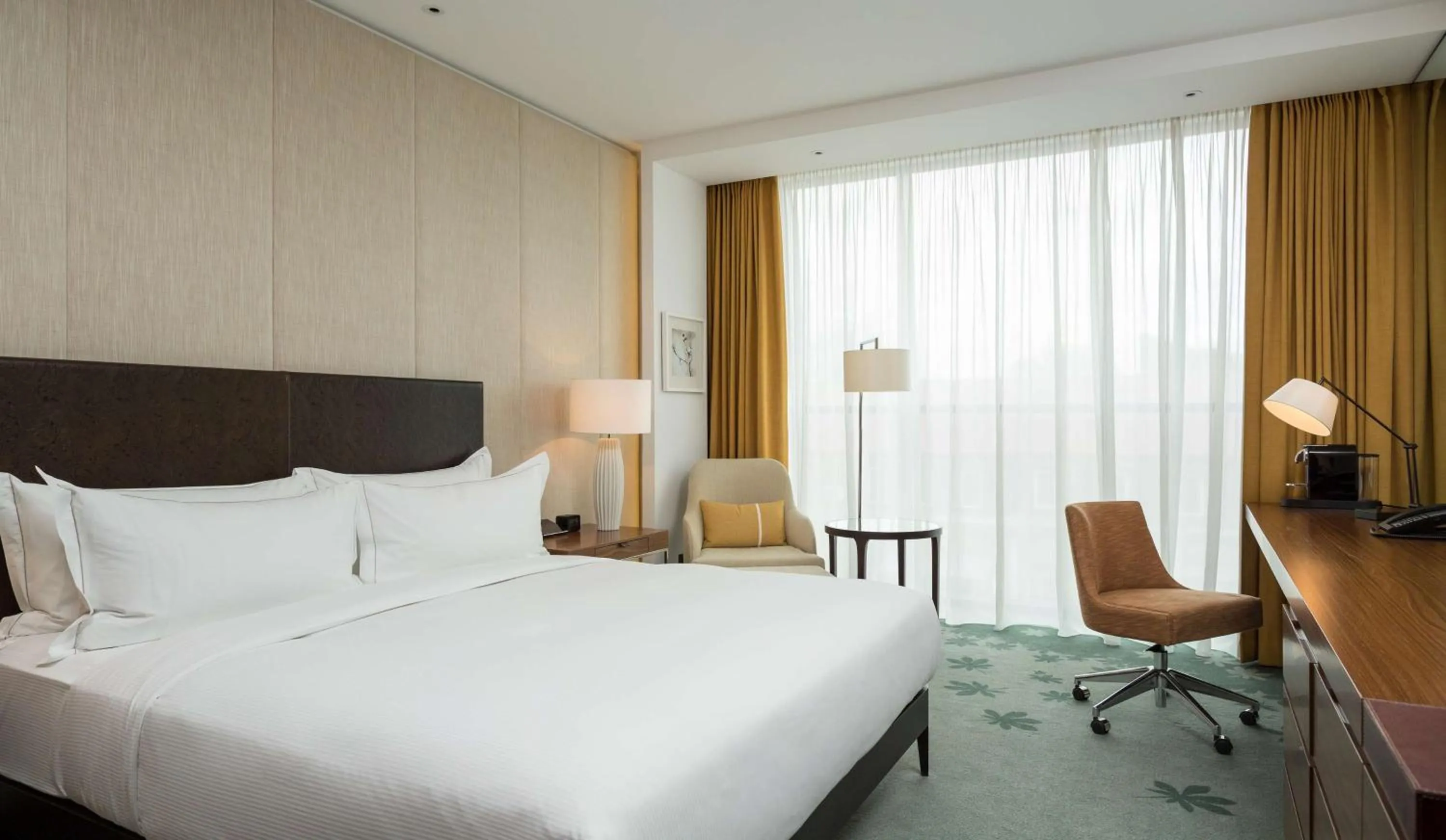 Bedroom, Bed in Hilton Kyiv