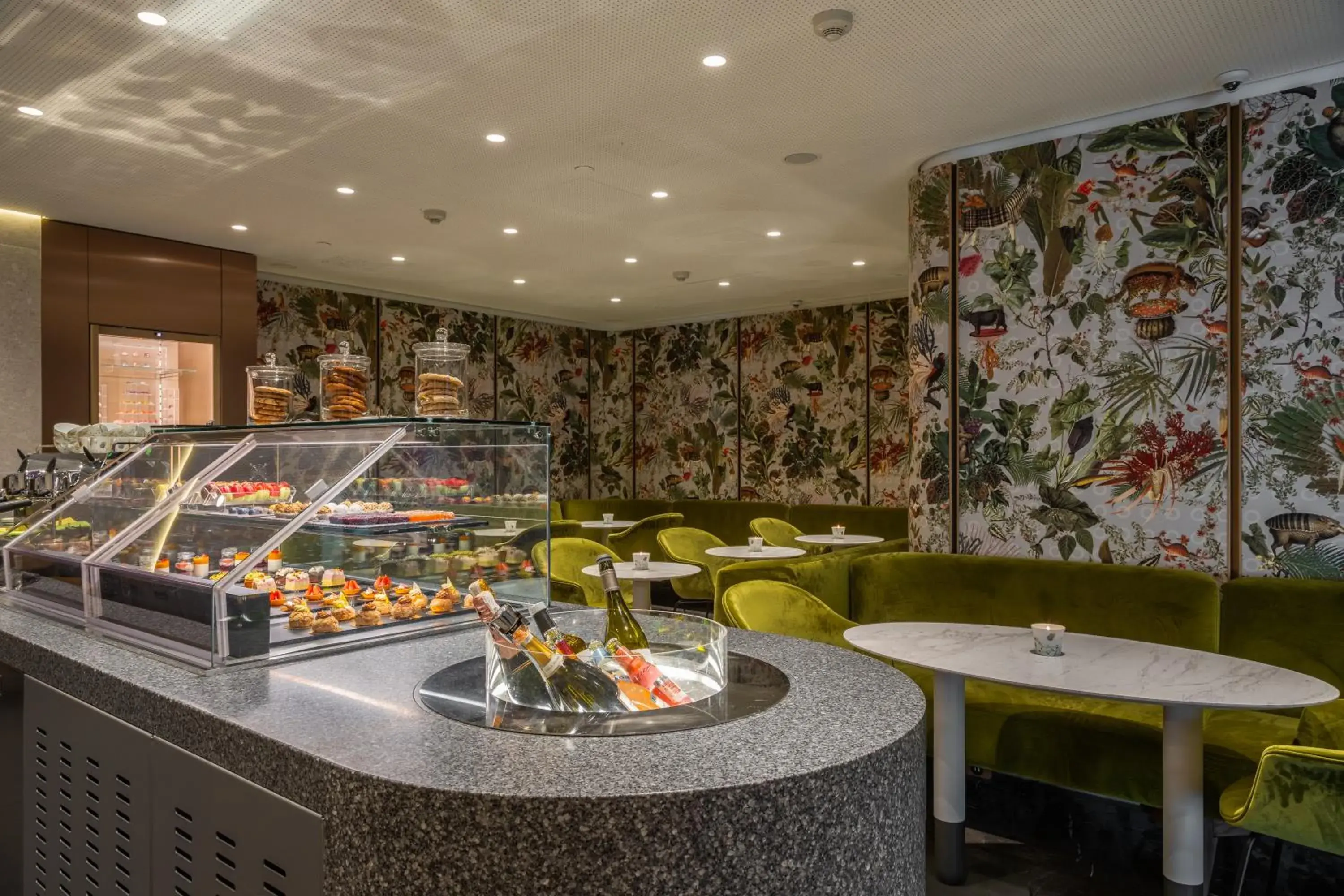 Restaurant/places to eat in Hilton Kyiv Restaurant/places to eat in Hilton Kyiv