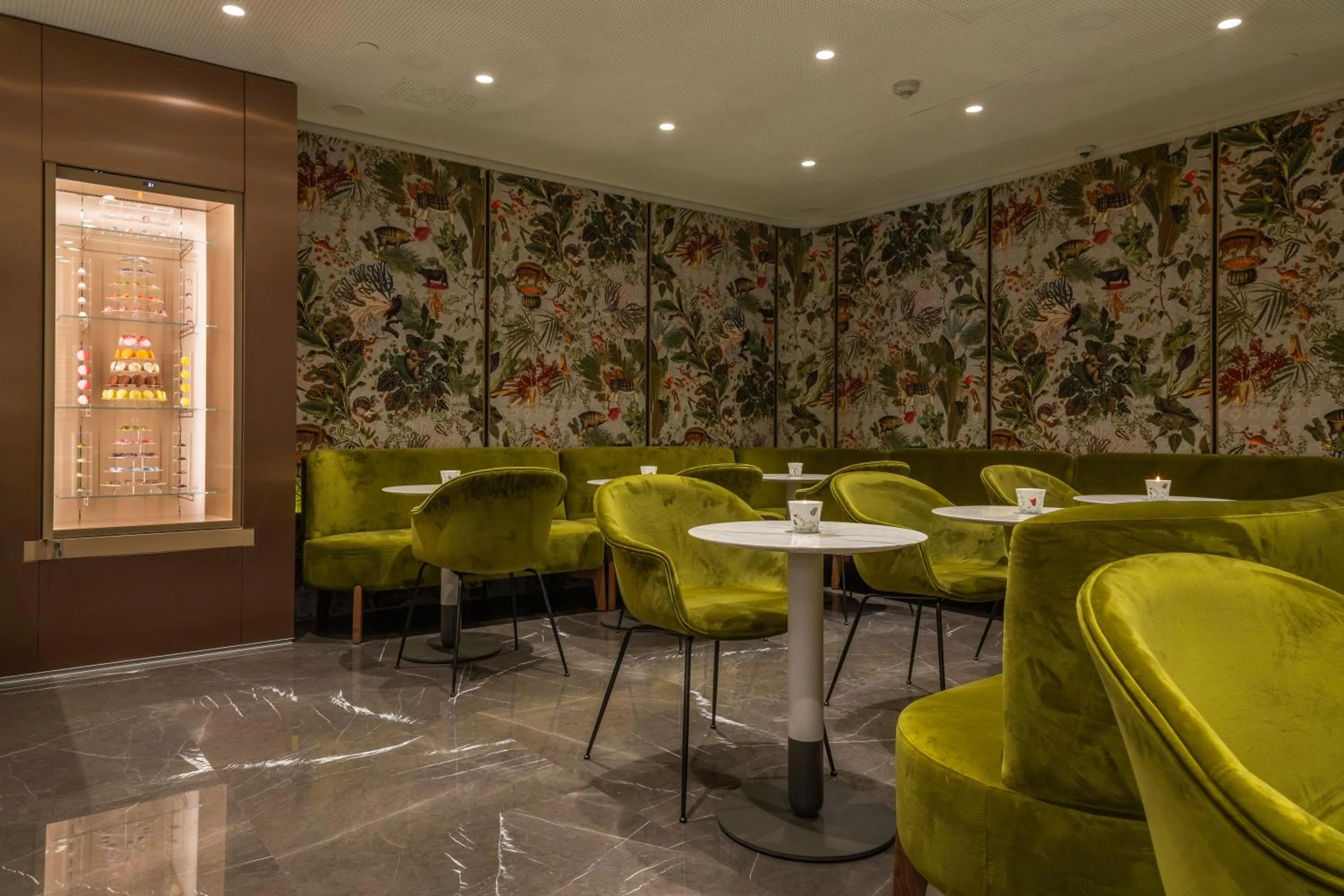 Restaurant/places to eat in Hilton Kyiv